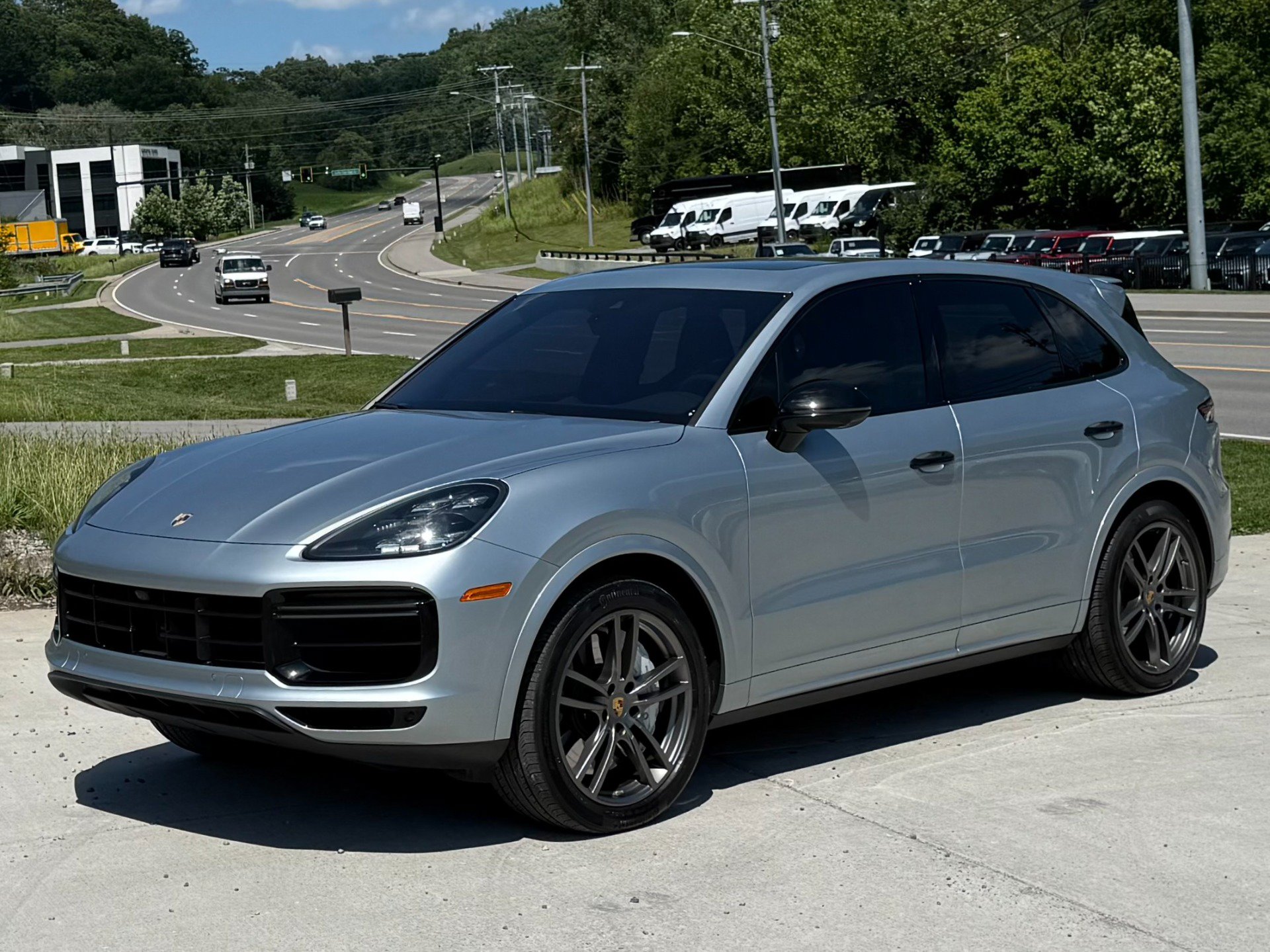 Used 2023 Porsche Cayenne Turbo AWD/4WD image 2