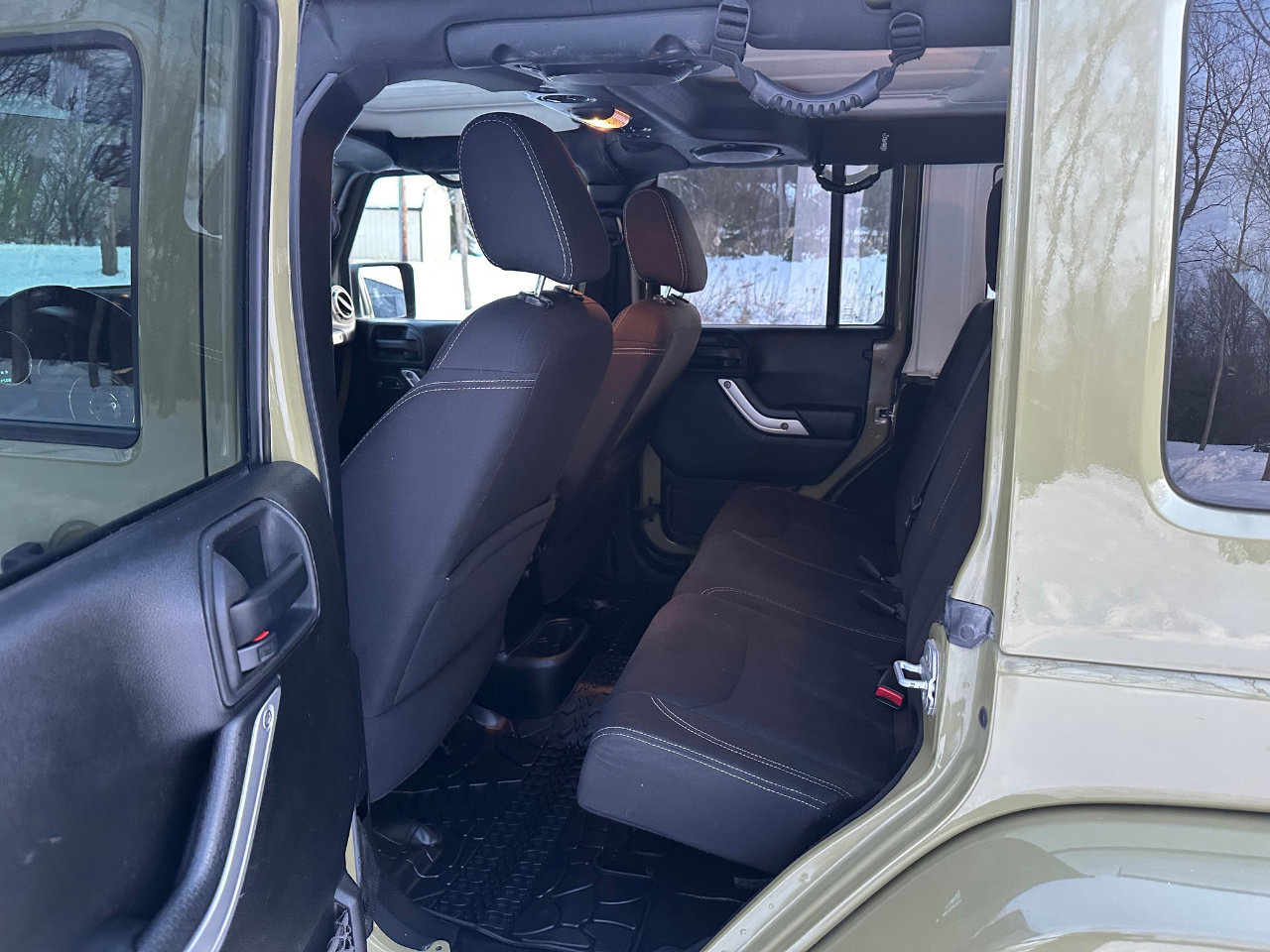 Used 2013 Jeep Wrangler Unlimited Sahara w/ Connectivity Group image 11