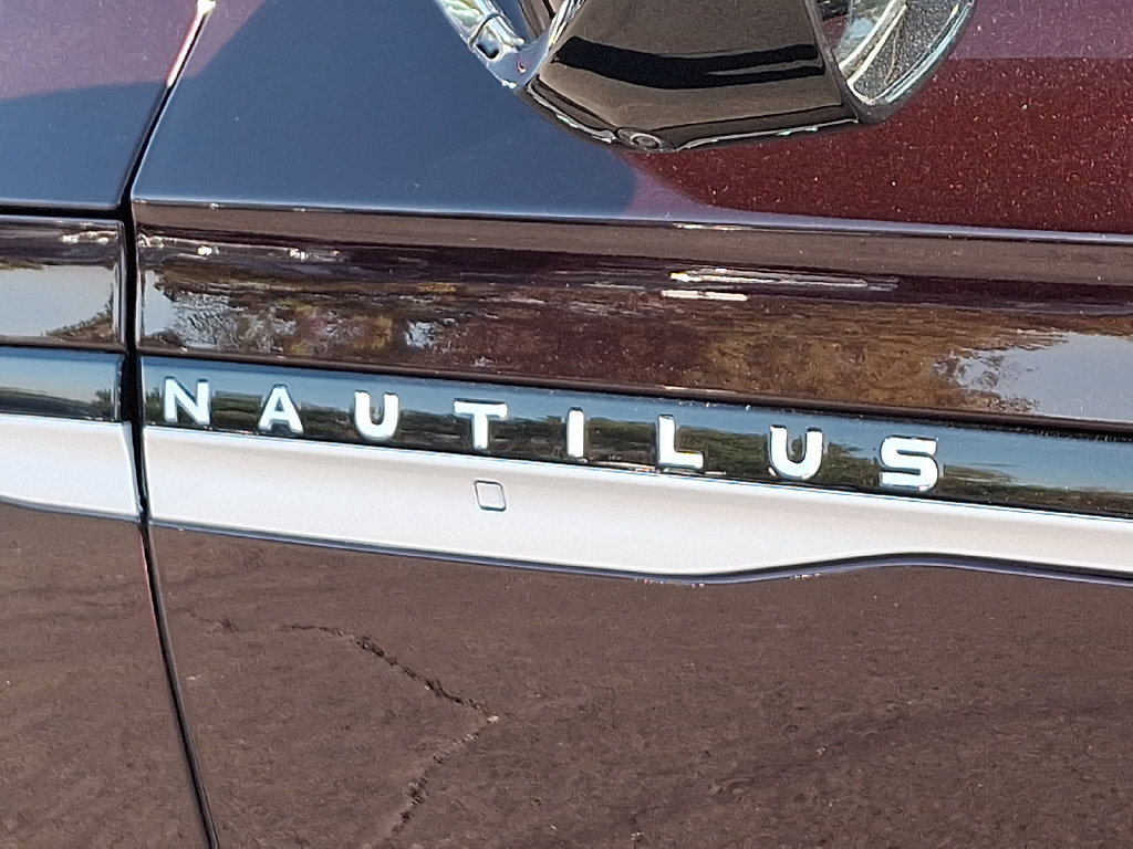 Certified 2025 Lincoln Nautilus Reserve AWD/4WD image 31