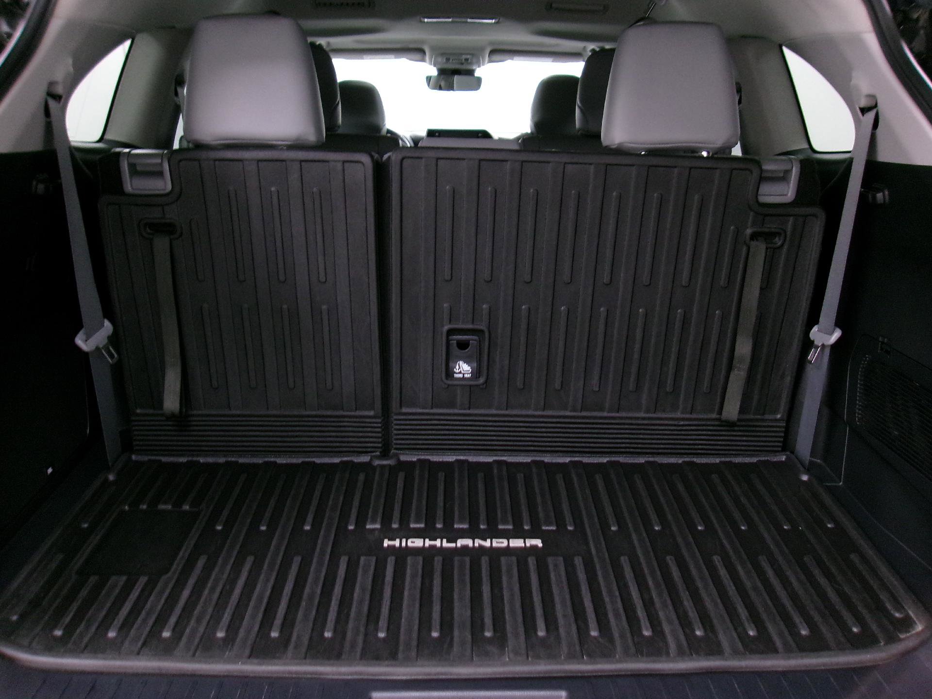 Used 2021 Toyota Highlander Limited image 14