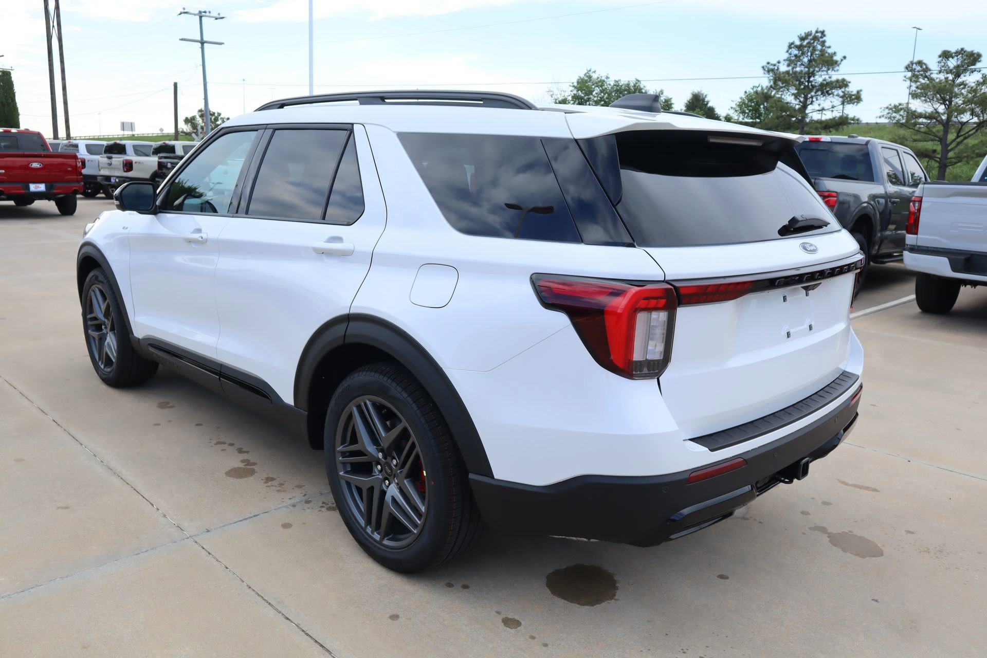 New 2026 Ford Explorer ST-Line RWD image 25