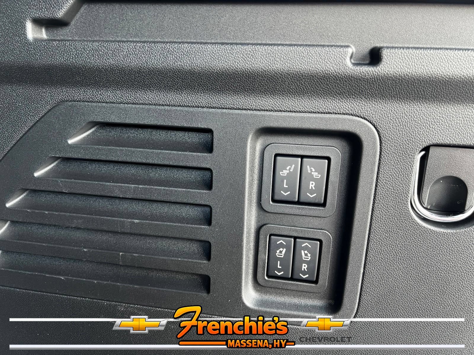 Used 2025 Buick Enclave Sport Touring w/ Power Package AWD/4WD image 8