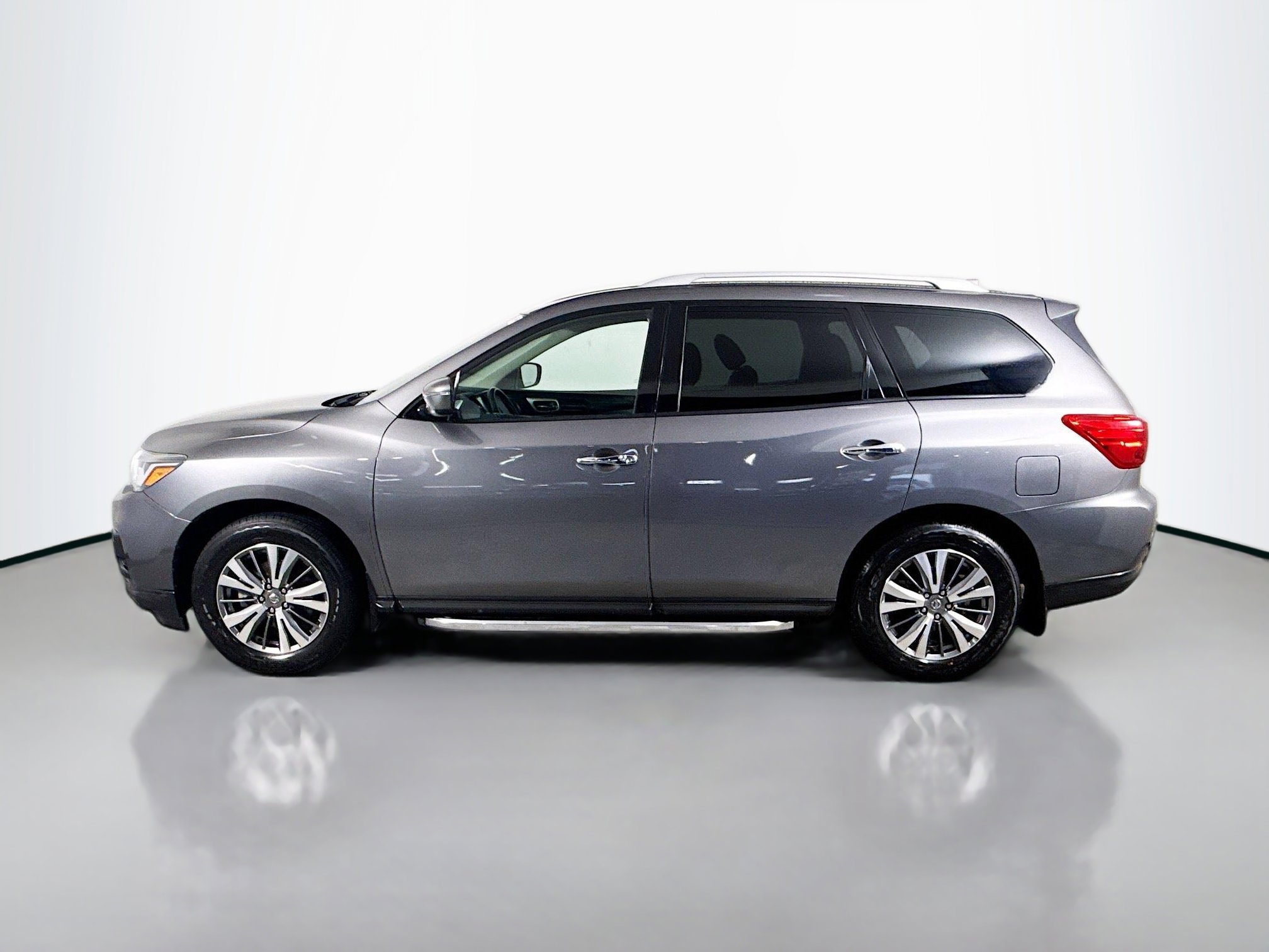 Used 2019 Nissan Pathfinder SV w/ Cargo Package FWD image 6