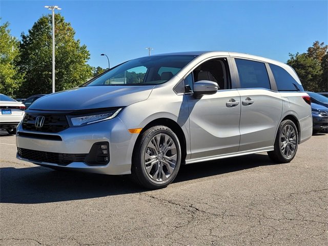 New 2026 Honda Odyssey Touring image 4