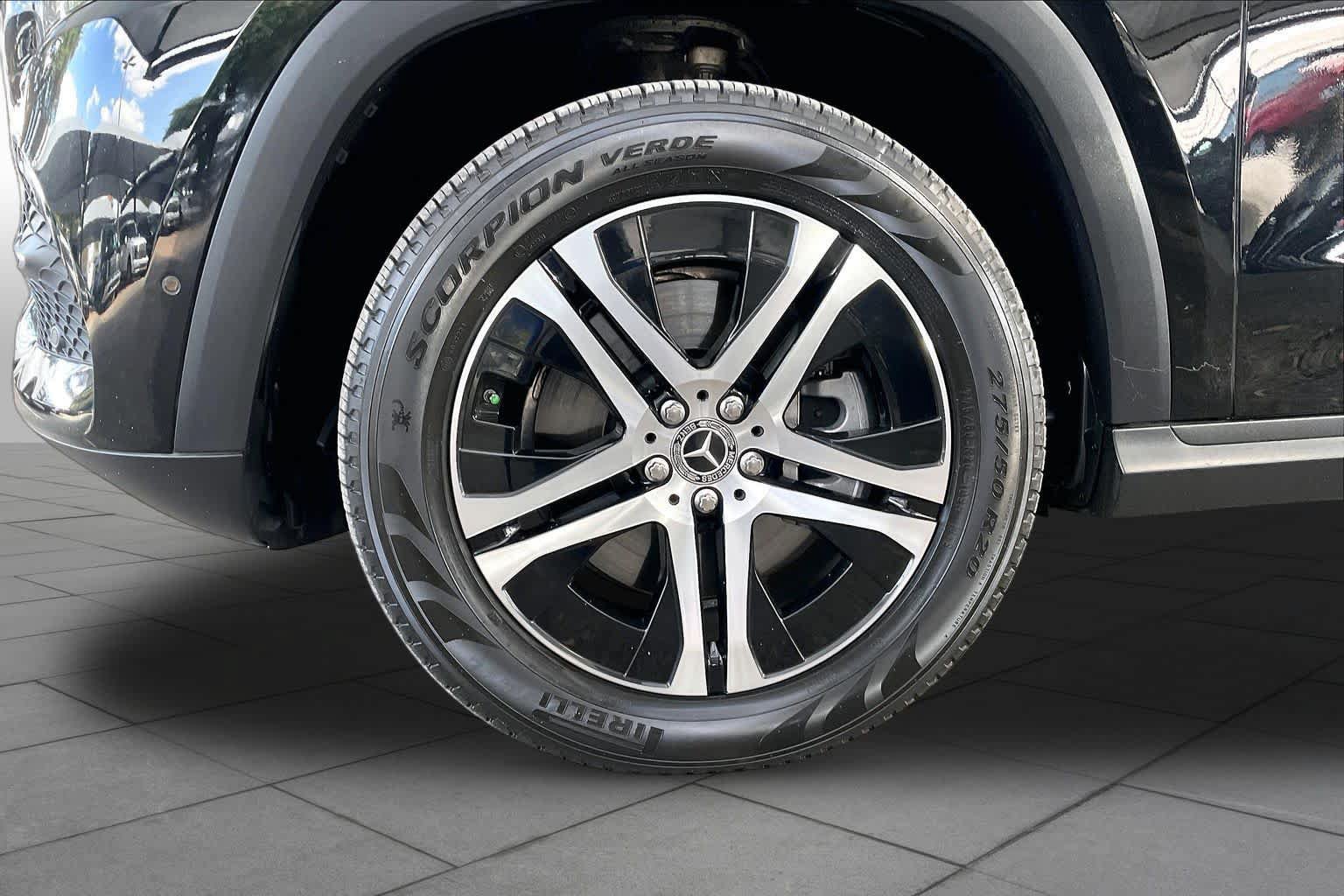 Used 2022 Mercedes-Benz GLS 450 4MATIC image 11