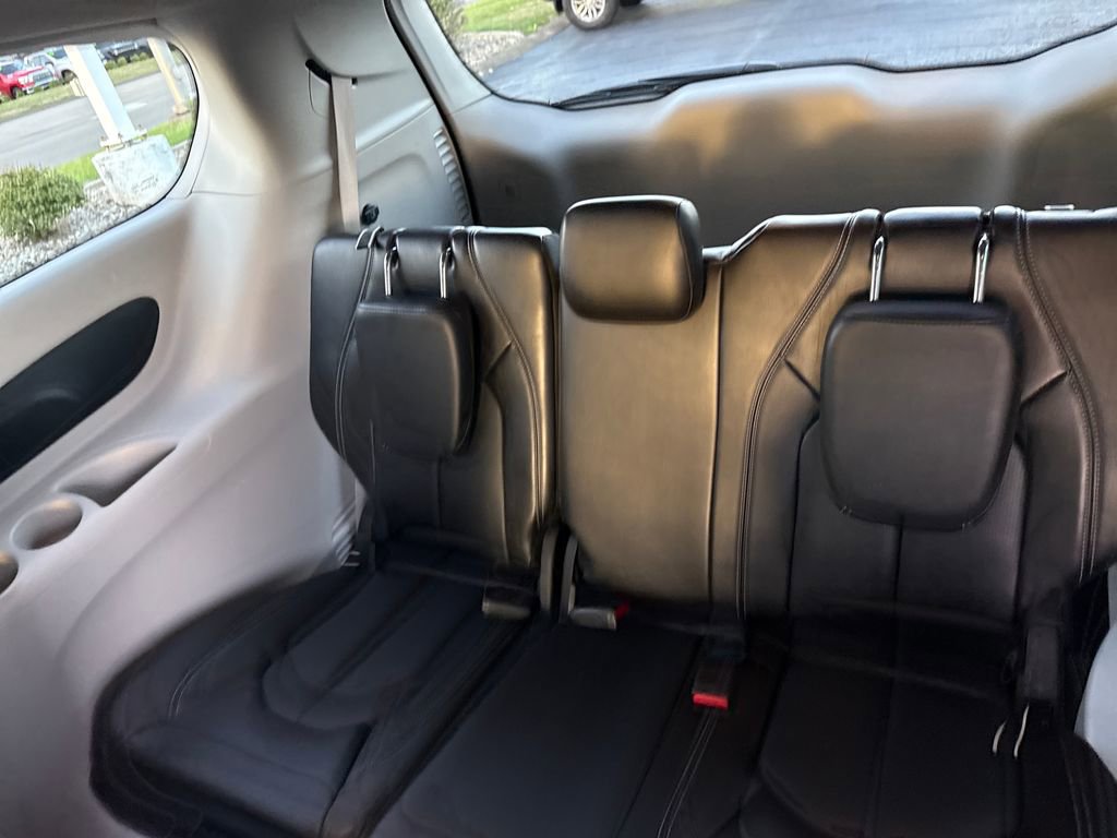 Used 2024 Chrysler Pacifica Touring-L FWD image 28