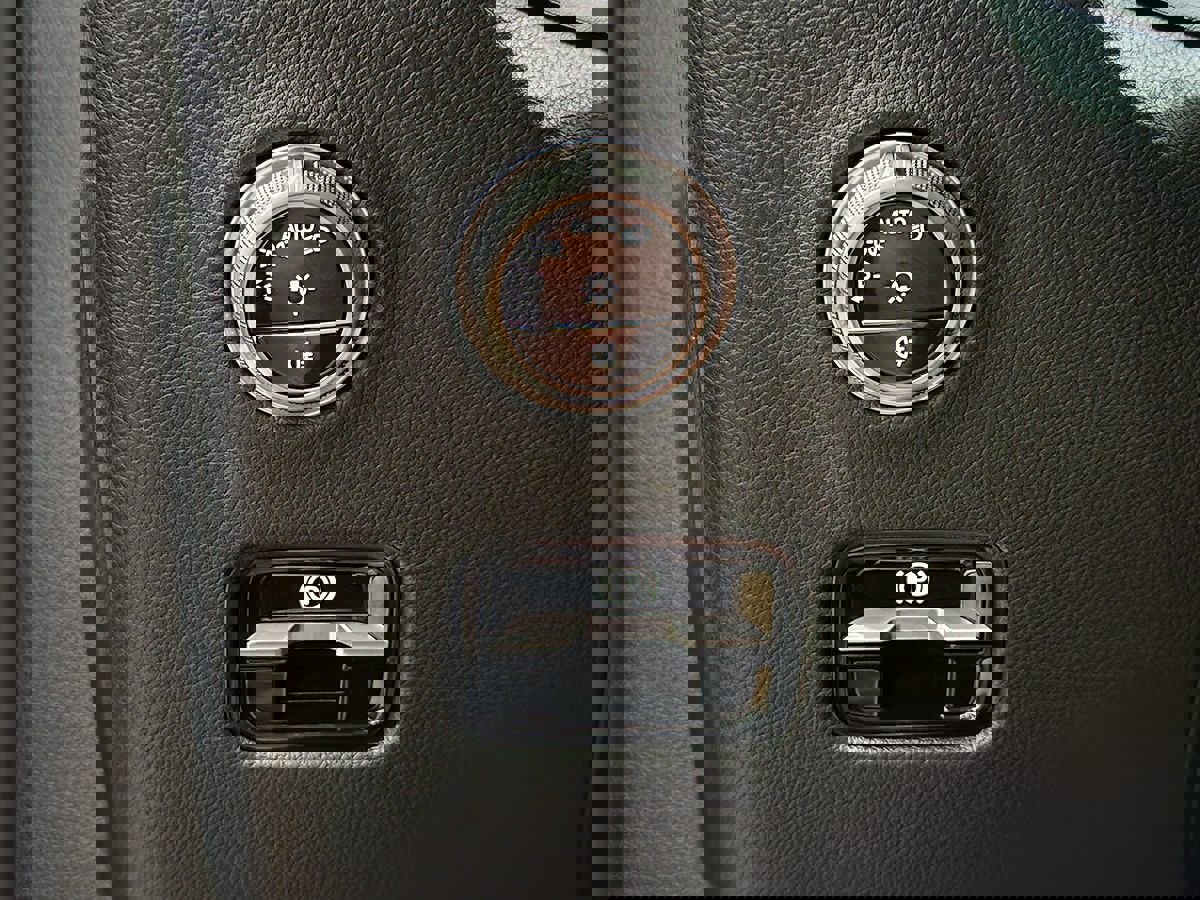 Used 2025 Mercedes-Benz GLC 300 4MATIC image 42