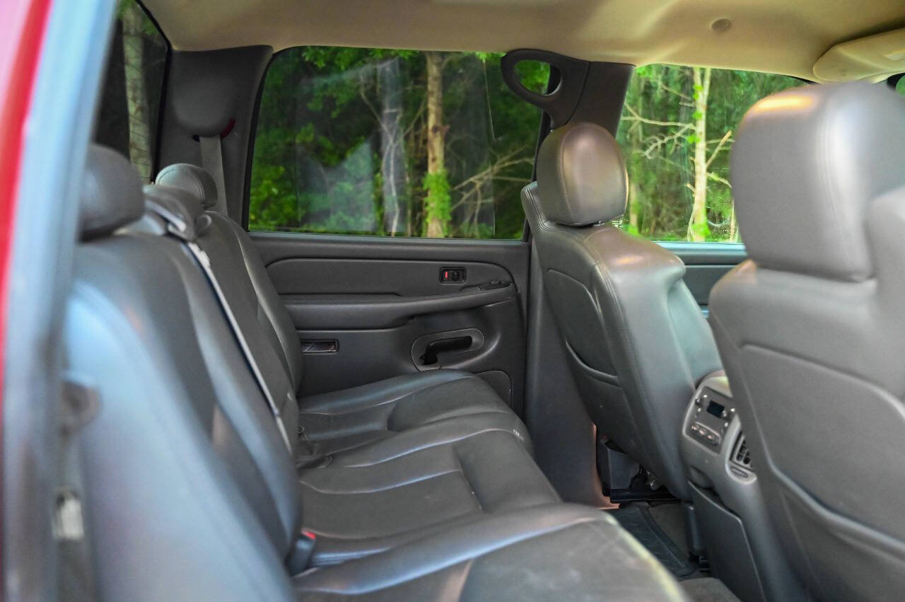 Used 2006 GMC Sierra 2500 SLT w/ Heavy-Duty Power Package AWD/4WD image 64