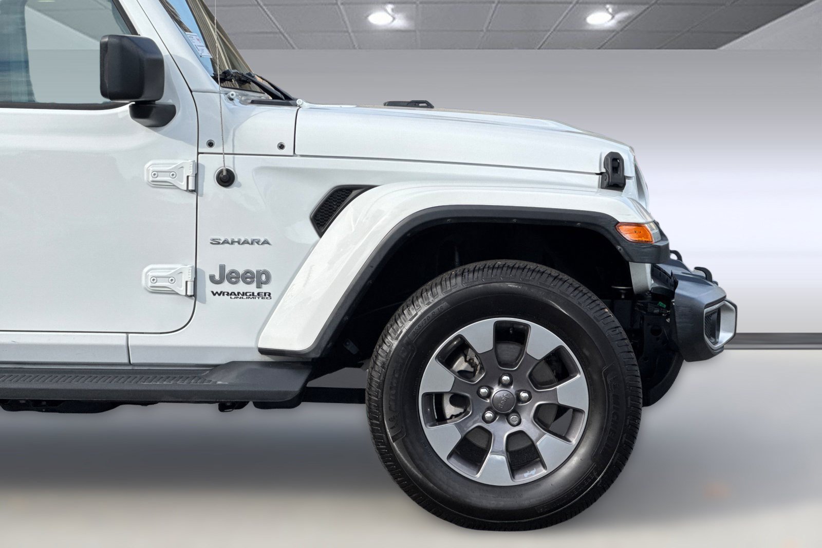 Used 2018 Jeep Wrangler Unlimited Sahara AWD/4WD image 35