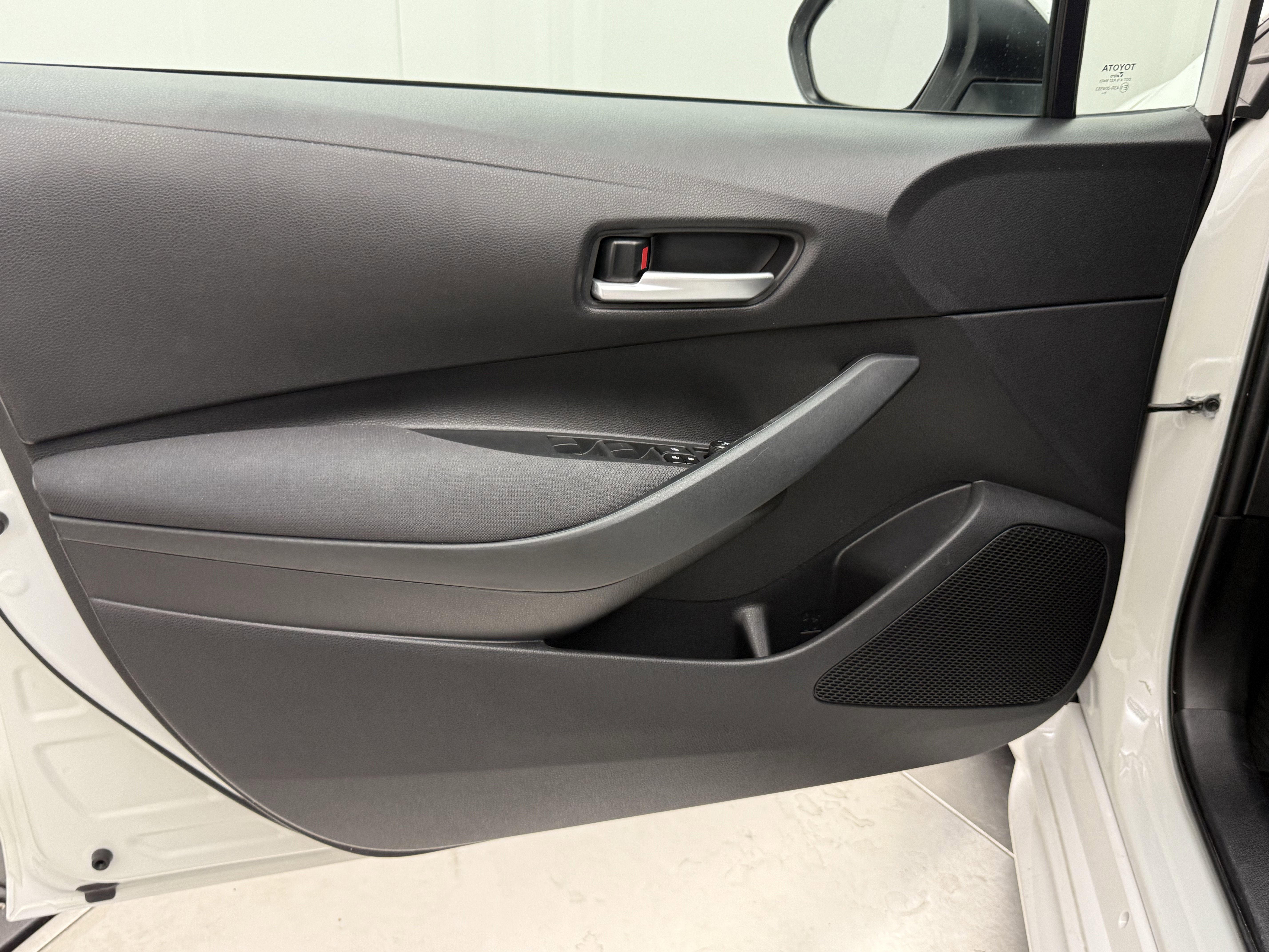 Used 2020 Toyota Corolla LE FWD image 10