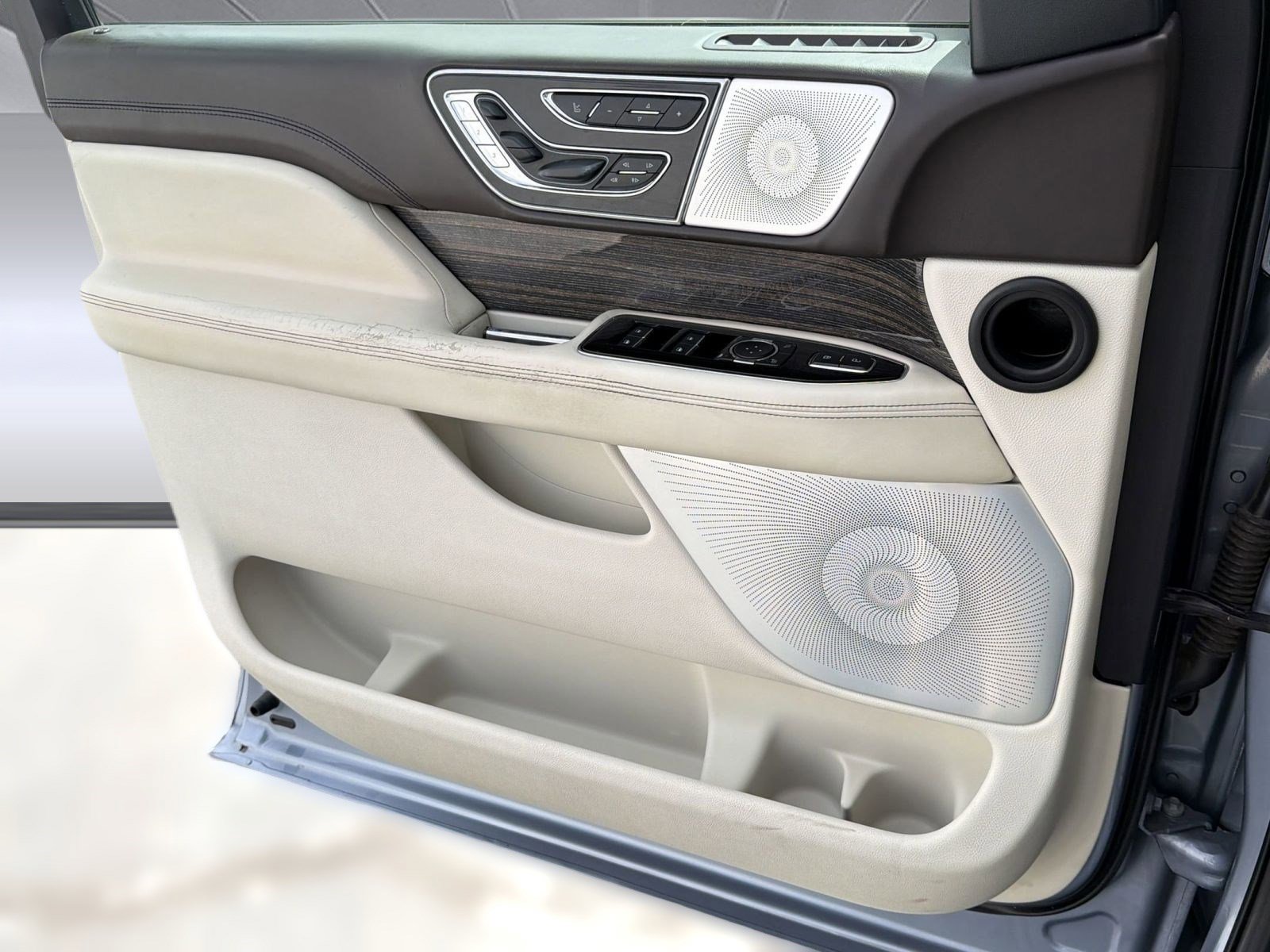 Used 2020 Lincoln Navigator Black Label w/ Cargo Convenience Package AWD/4WD image 20