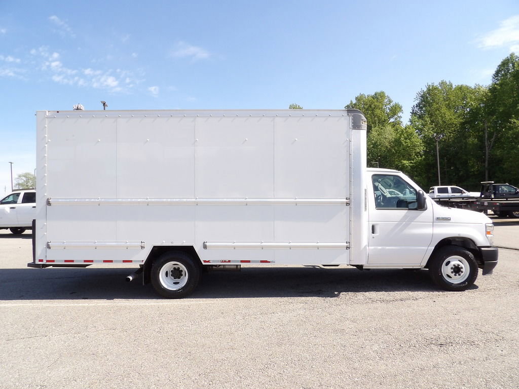 Used 2021 Ford E-350 and Econoline 350 Super Duty RWD image 9