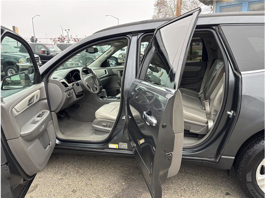 Used 2013 Chevrolet Traverse LT image 10