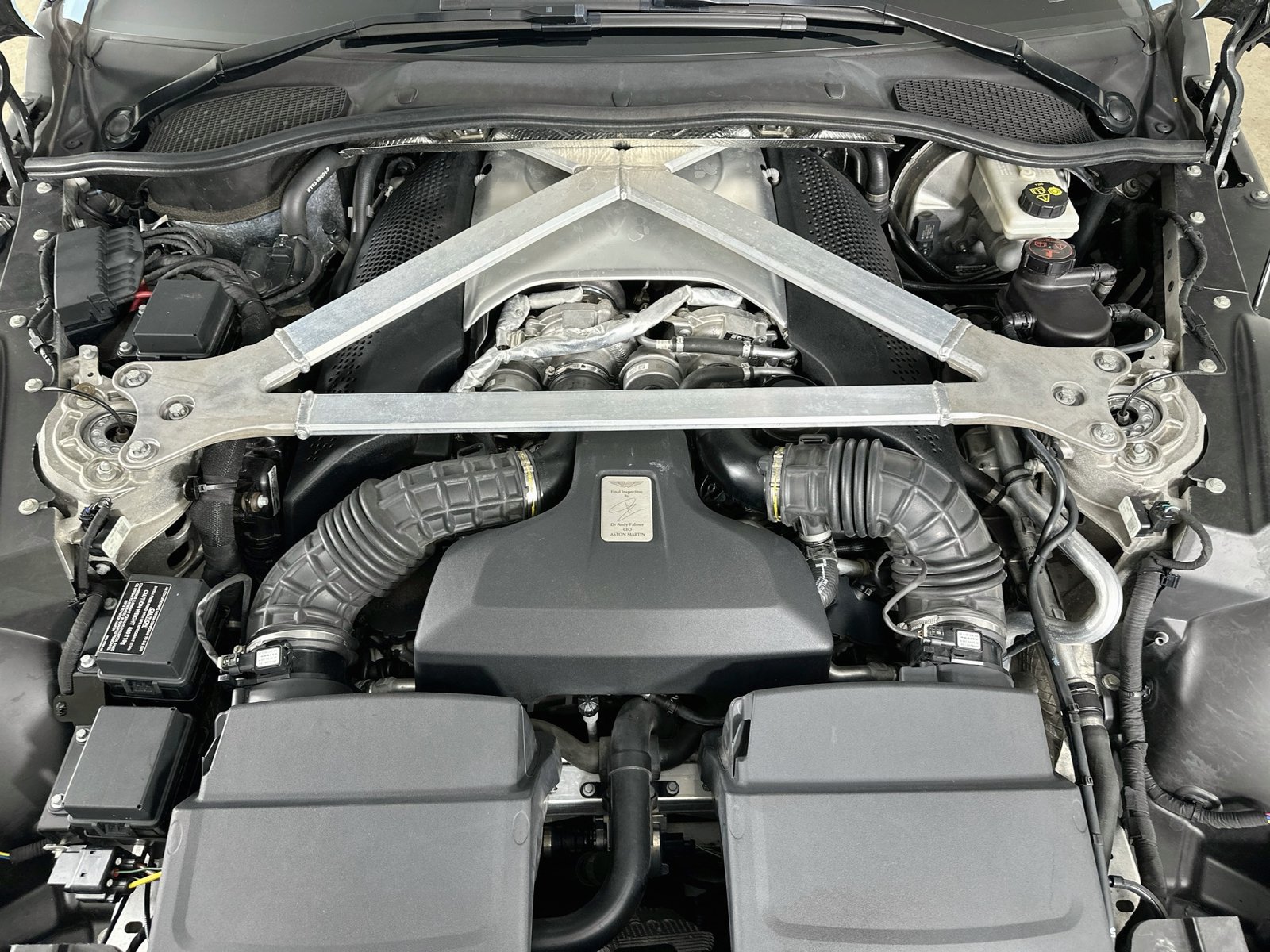 Used 2019 Aston Martin V8 Vantage Coupe RWD image 12