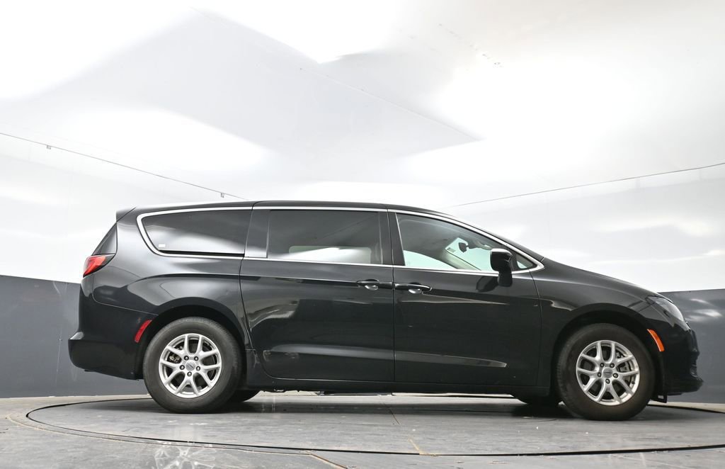 Used 2023 Chrysler Voyager LX FWD image 49