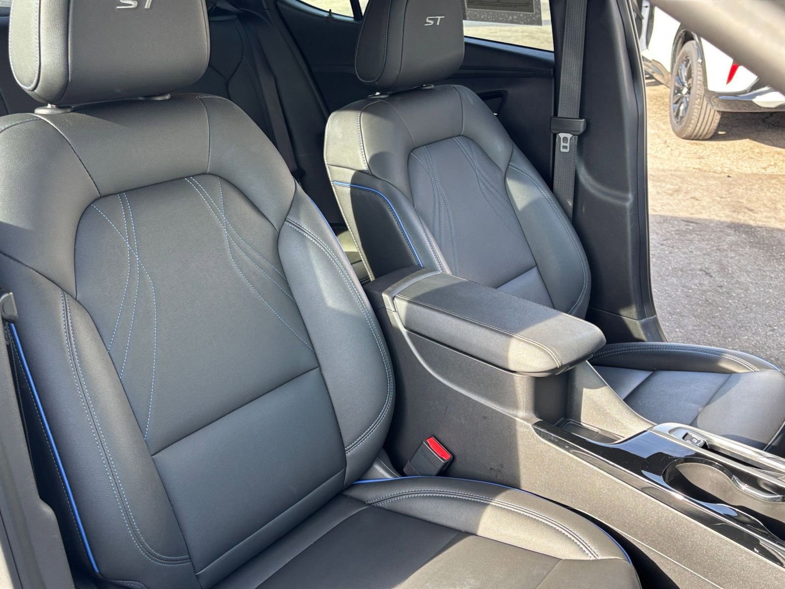 Used 2025 Buick Envista Sport Touring image 36