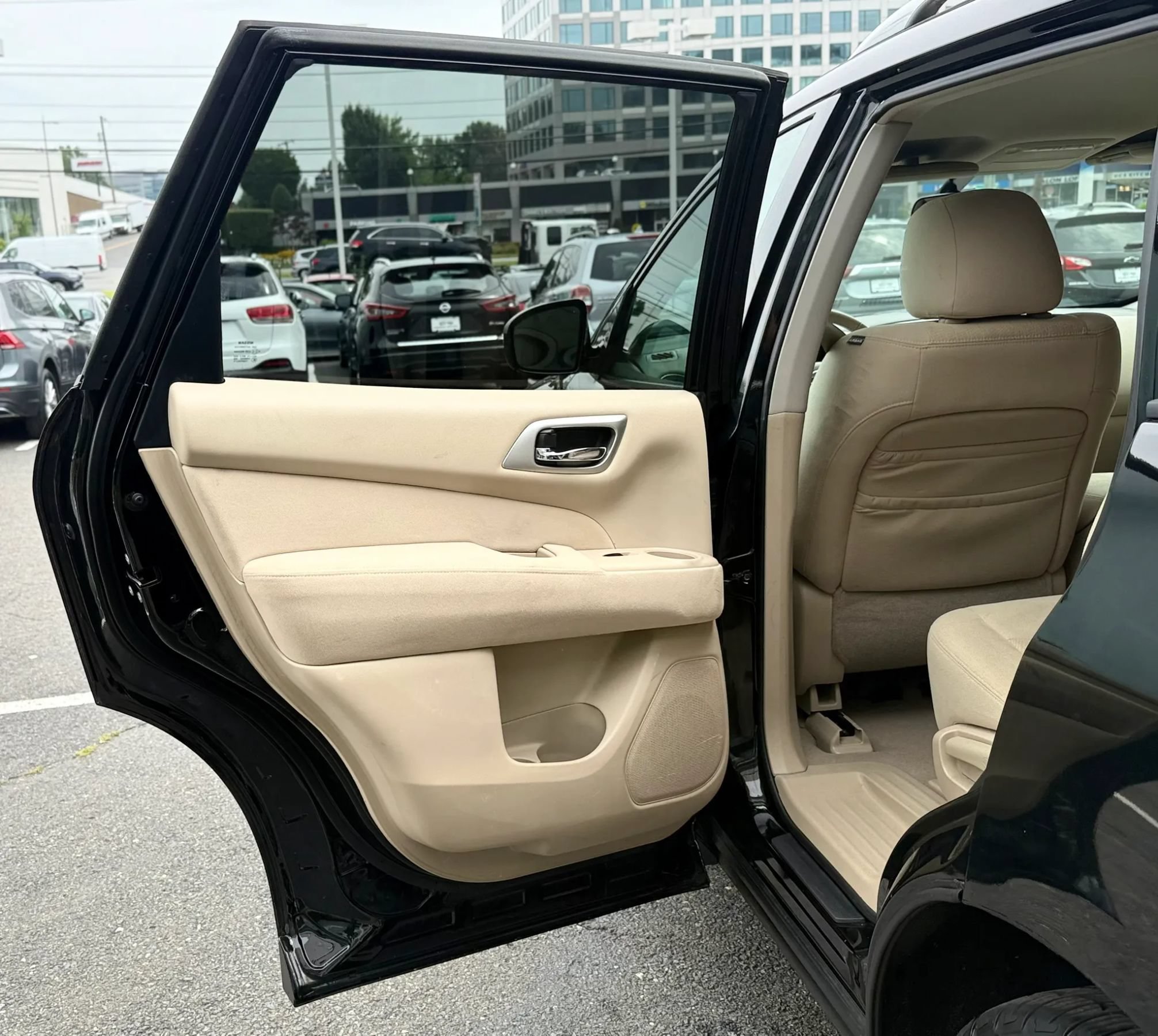 Used 2013 Nissan Pathfinder SV AWD/4WD image 25