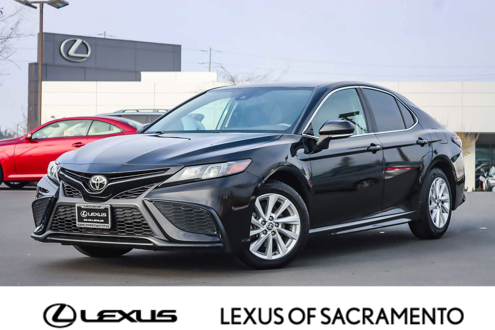 Used 2022 Toyota Camry SE image 1