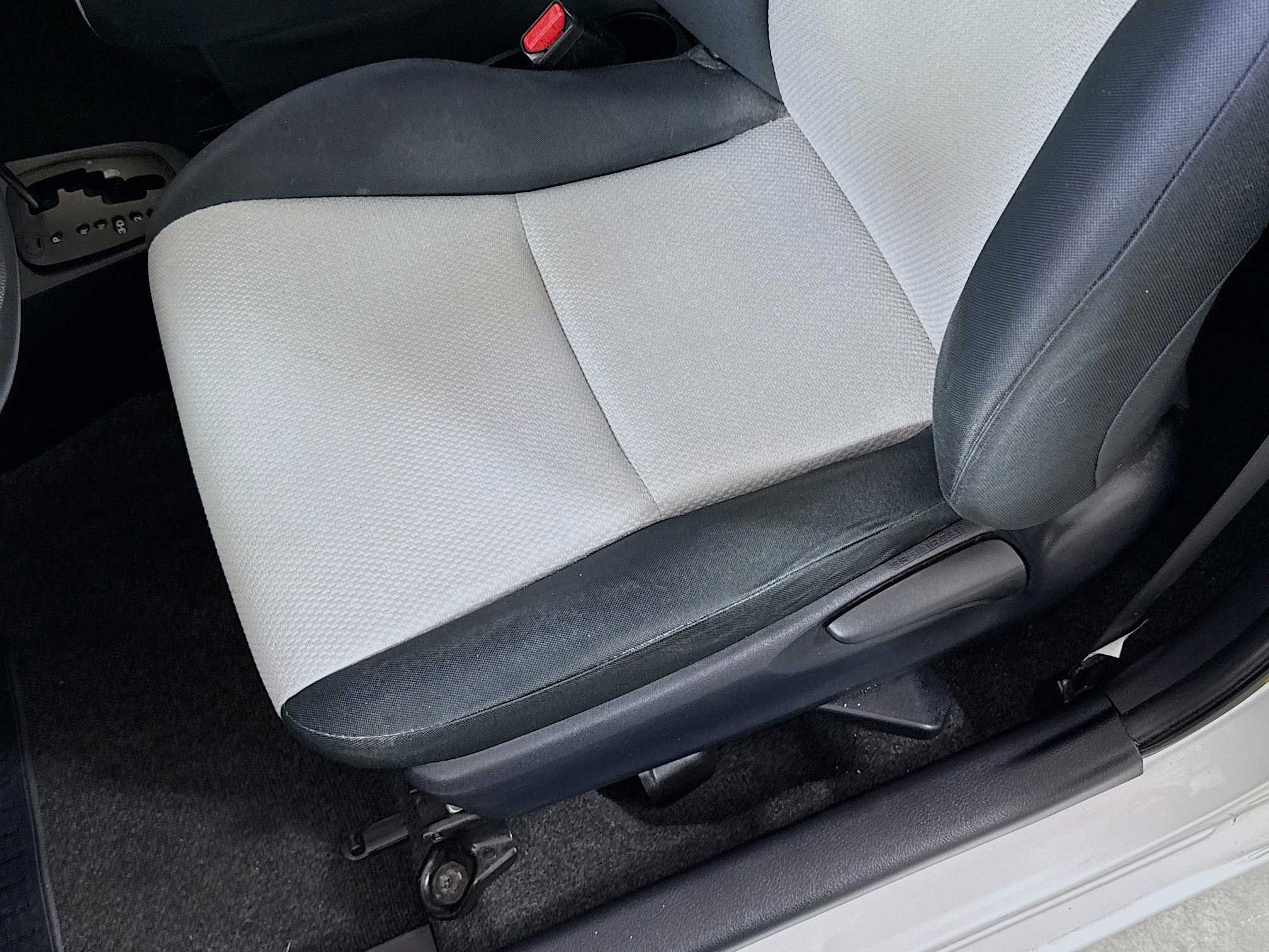 Used 2014 Toyota Yaris L image 18