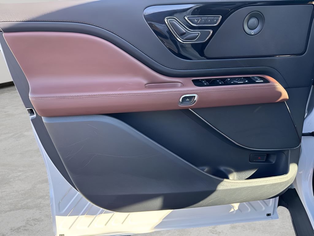 Used 2025 Lincoln Aviator Reserve image 26