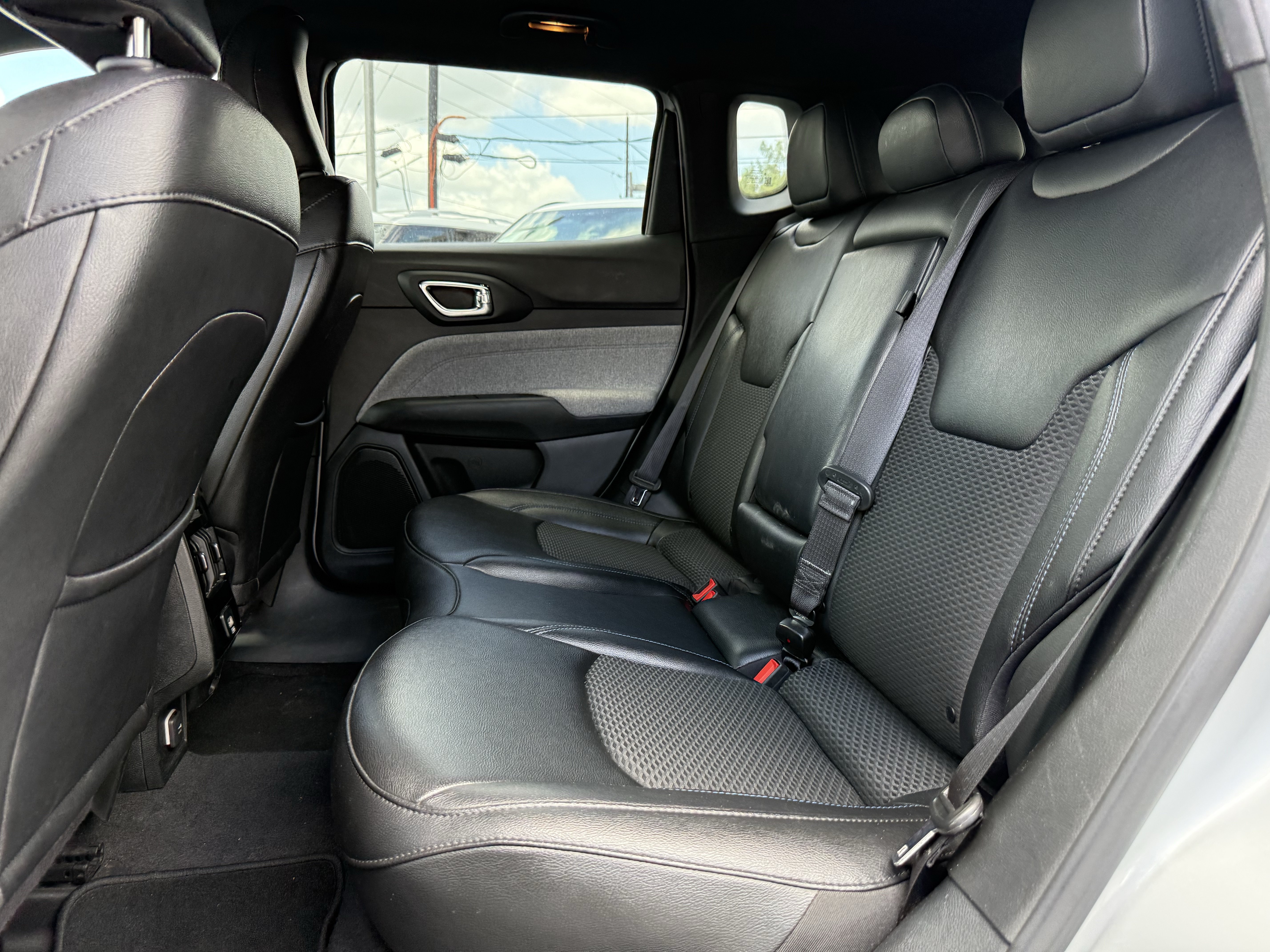Used 2024 Jeep Compass Latitude AWD/4WD image 14