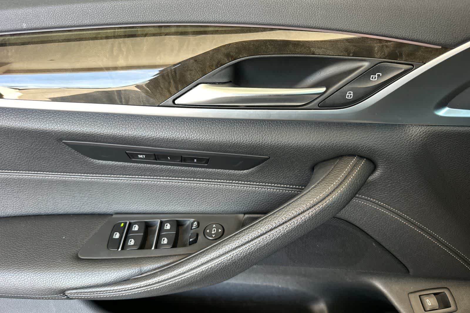Used 2019 BMW 530i w/ Luxury Package RWD image 12