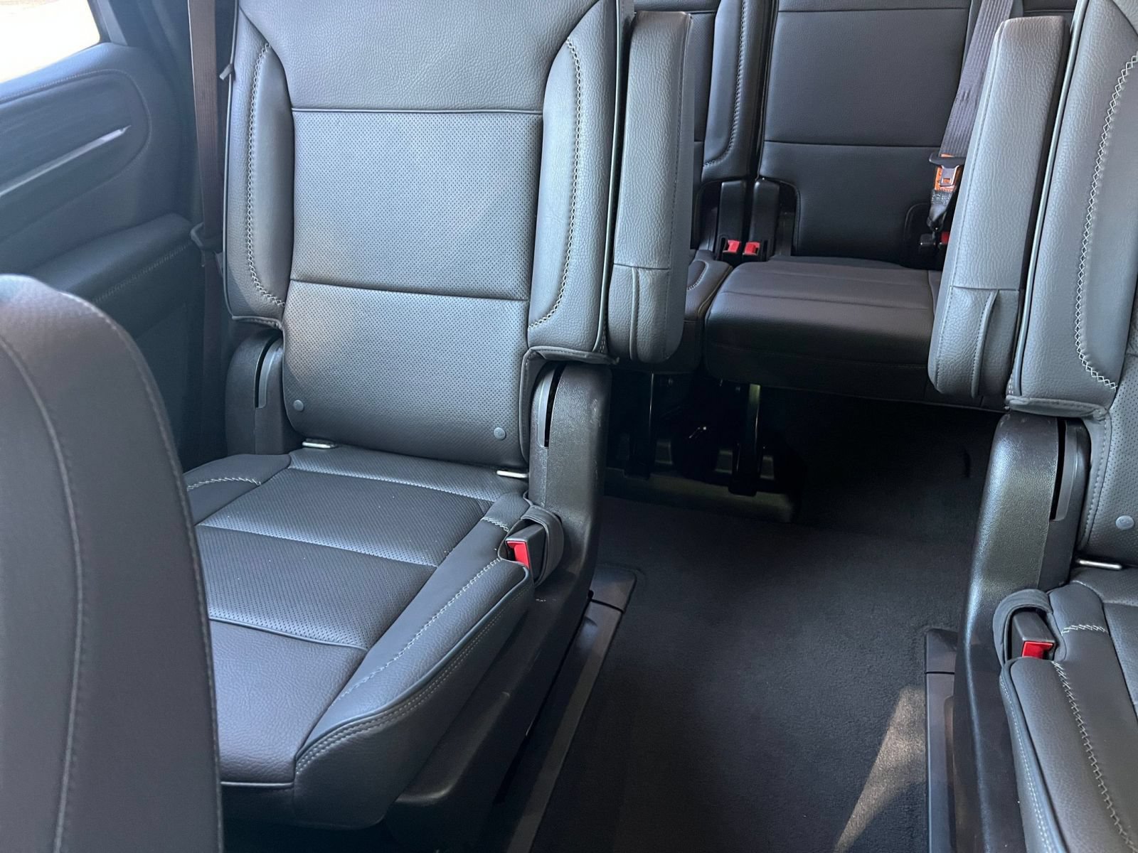 Used 2021 GMC Yukon Denali w/ Denali Premium Package AWD/4WD image 43