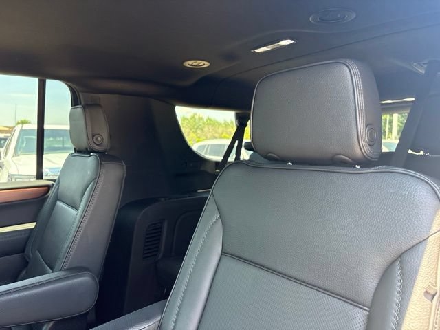 Used 2025 GMC Yukon XL Denali AWD/4WD image 27