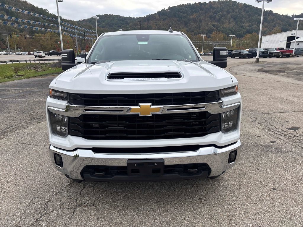 Used 2025 Chevrolet Silverado 2500 LT w/ Convenience Package AWD/4WD image 8