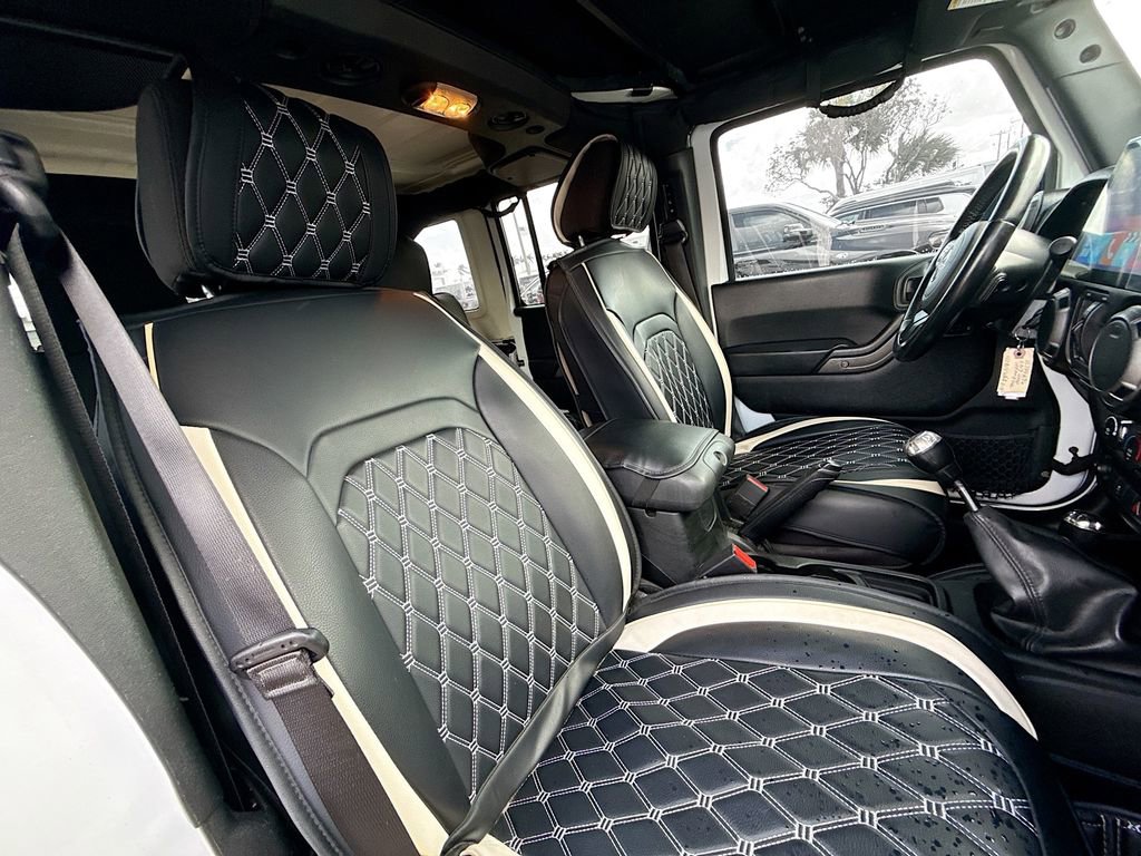 Used 2017 Jeep Wrangler Unlimited Sport image 32