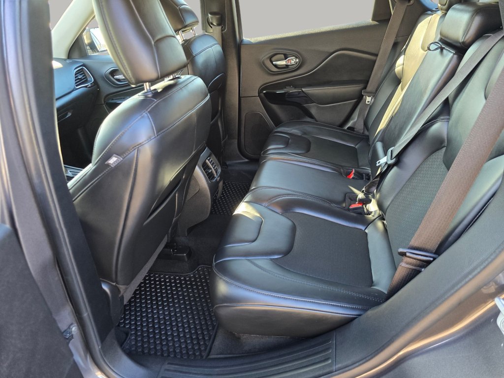 Used 2020 Jeep Cherokee Latitude Plus AWD/4WD image 23