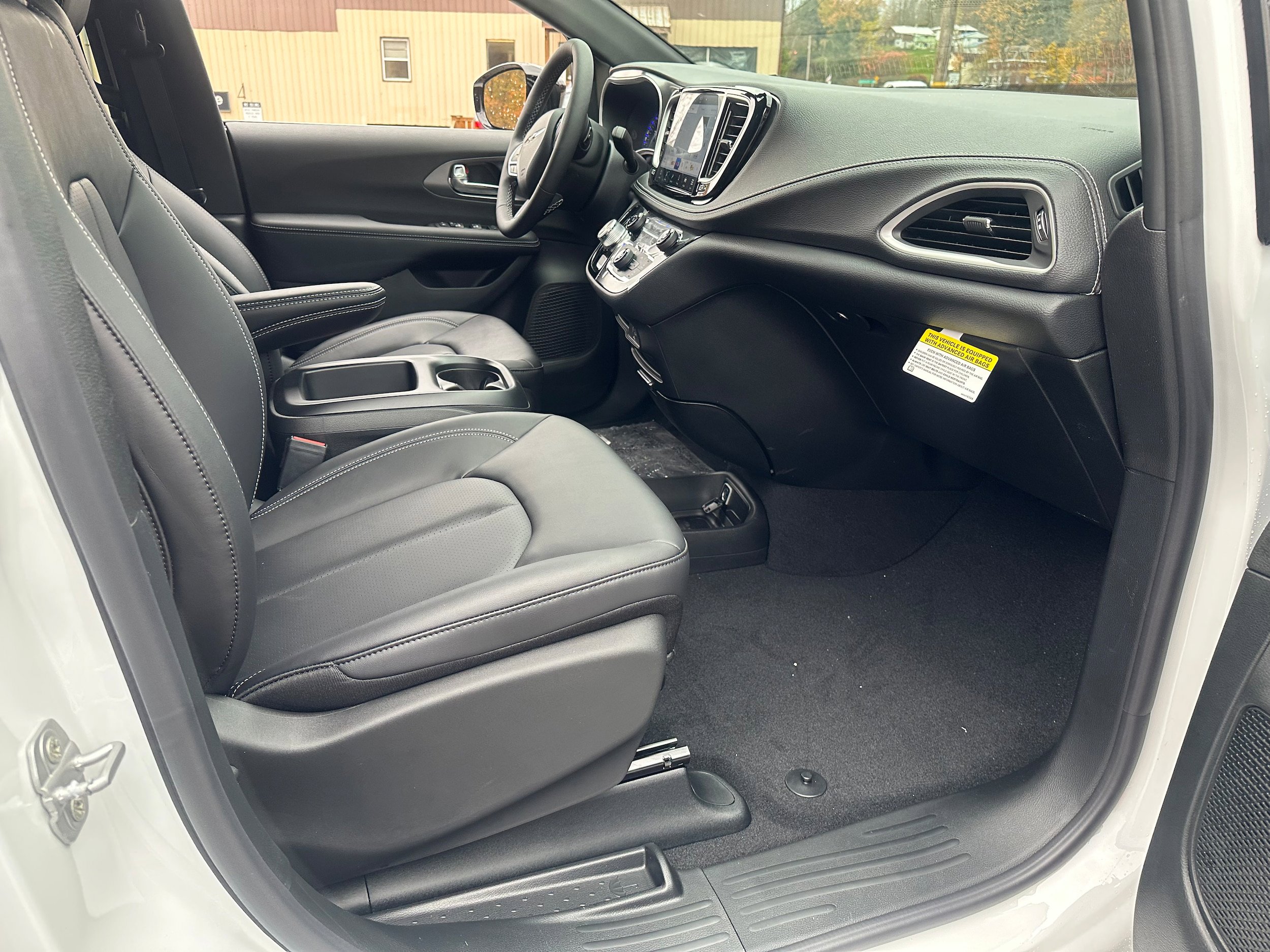 New 2026 Chrysler Pacifica Select AWD/4WD image 6