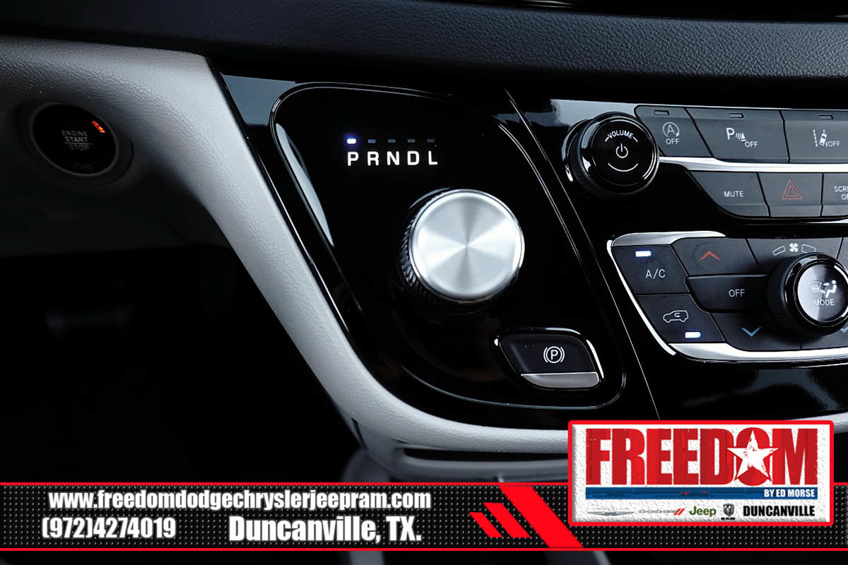 Certified 2024 Chrysler Pacifica Touring-L FWD image 23