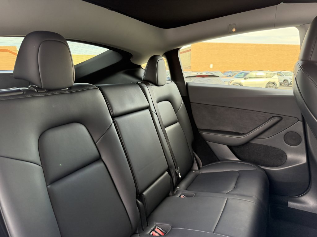 Used 2024 Tesla Model Y 2WD image 38