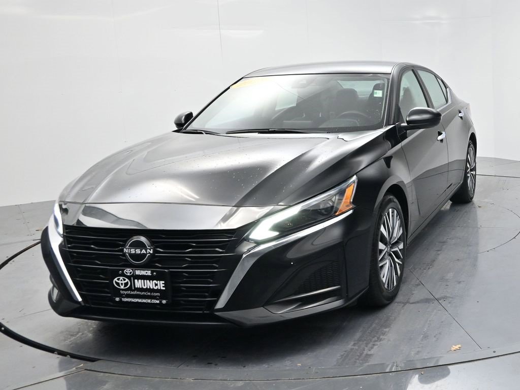 Used 2023 Nissan Altima 2.5 SV image 3