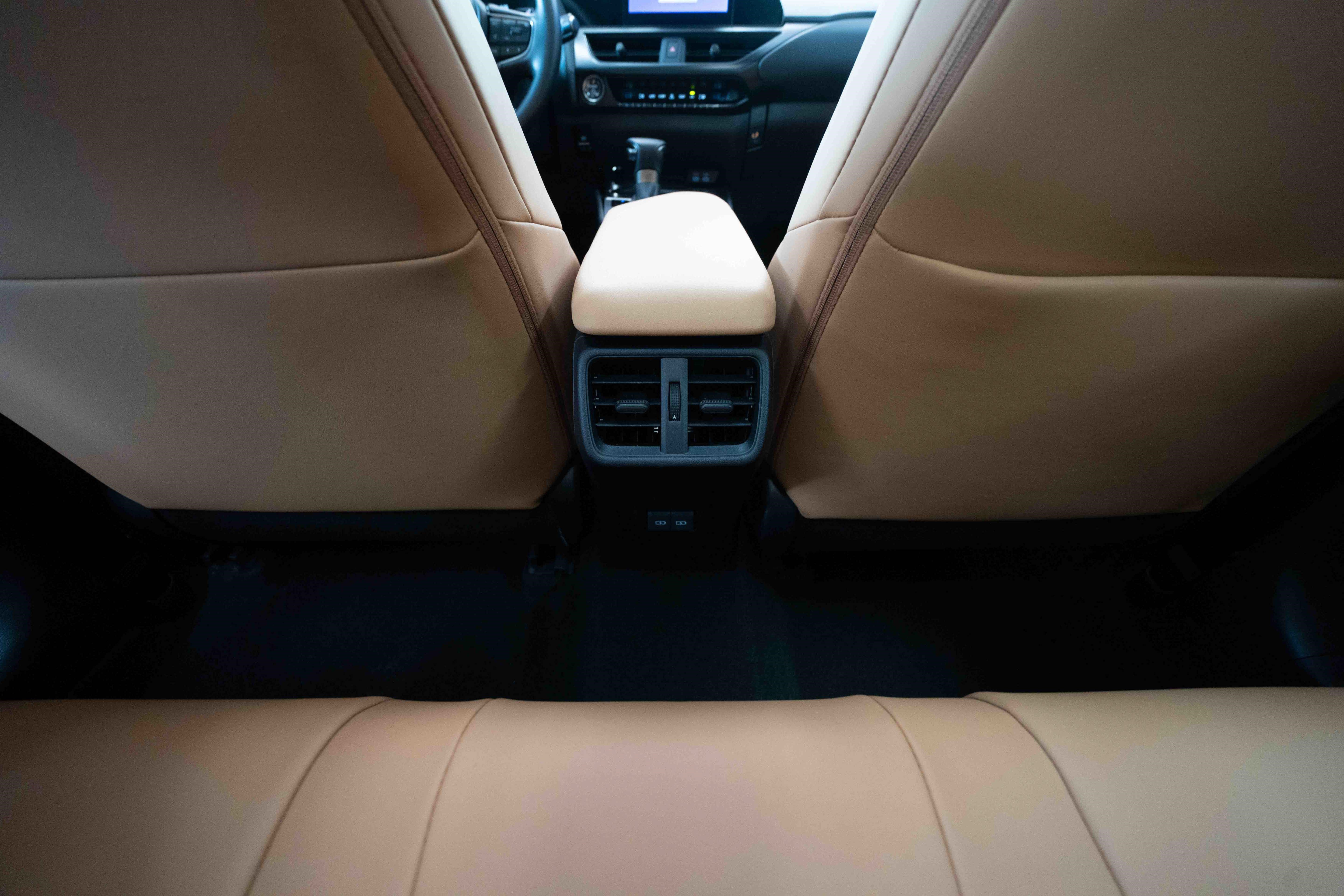Used 2024 Lexus UX 250h AWD w/ Premium Package image 22