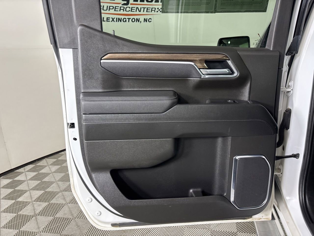 Used 2025 Chevrolet Silverado 1500 LT image 20