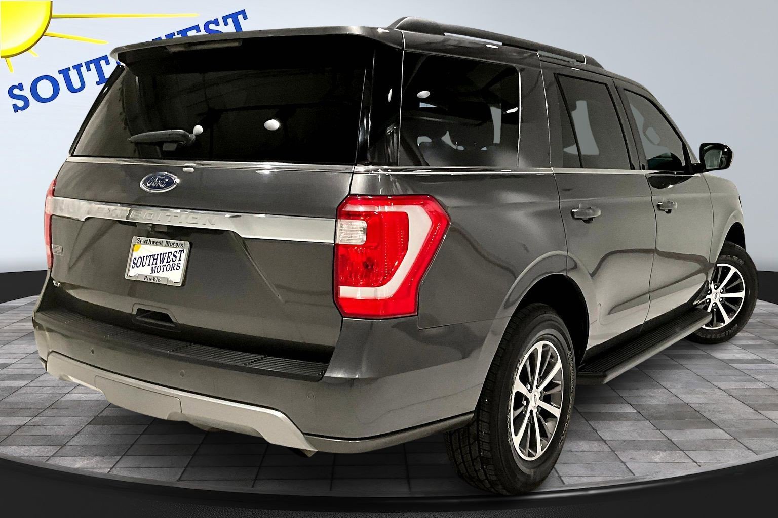 Used 2021 Ford Expedition XLT AWD/4WD image 7