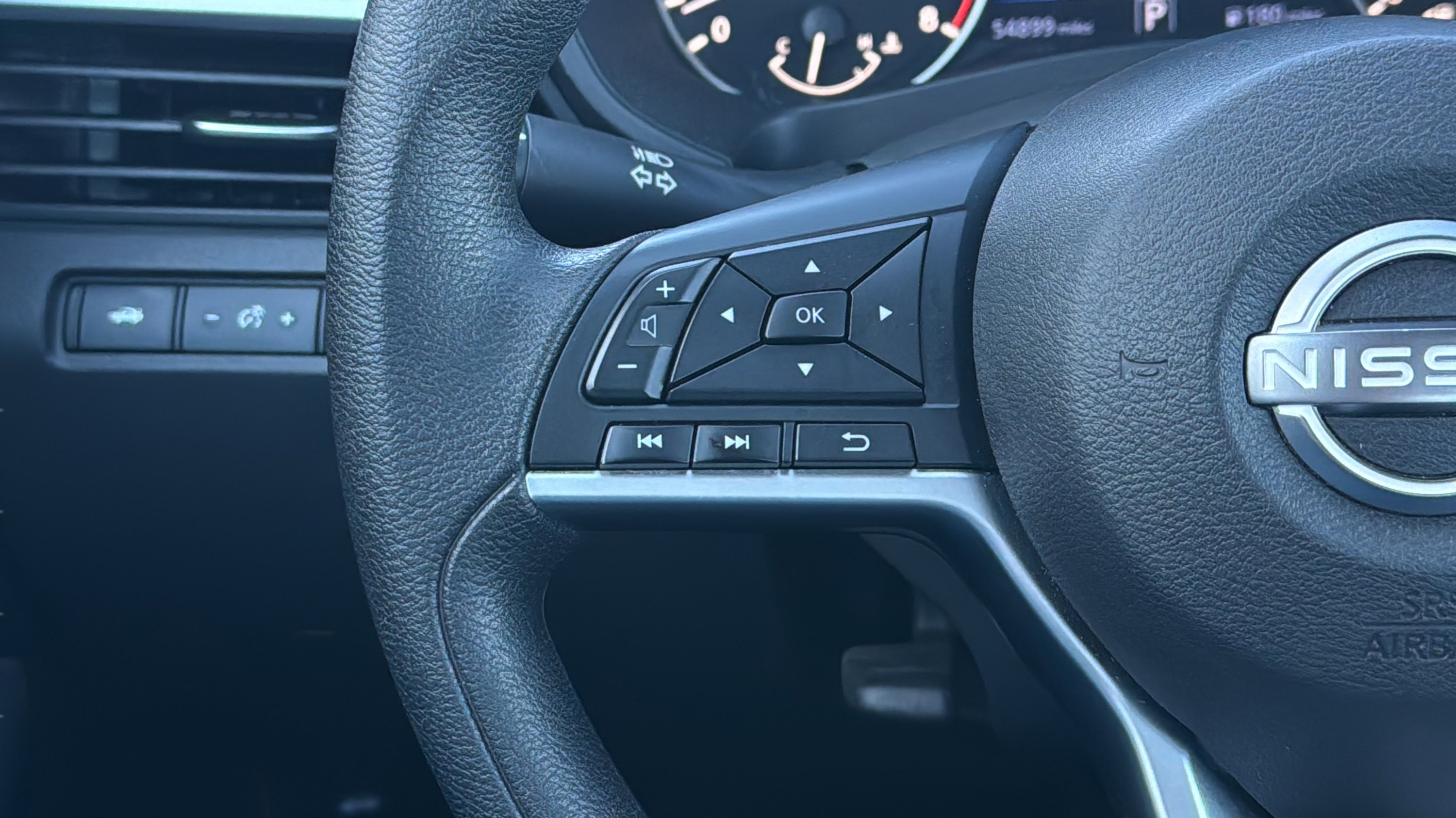 Used 2024 Nissan Altima 2.5 SV FWD image 13