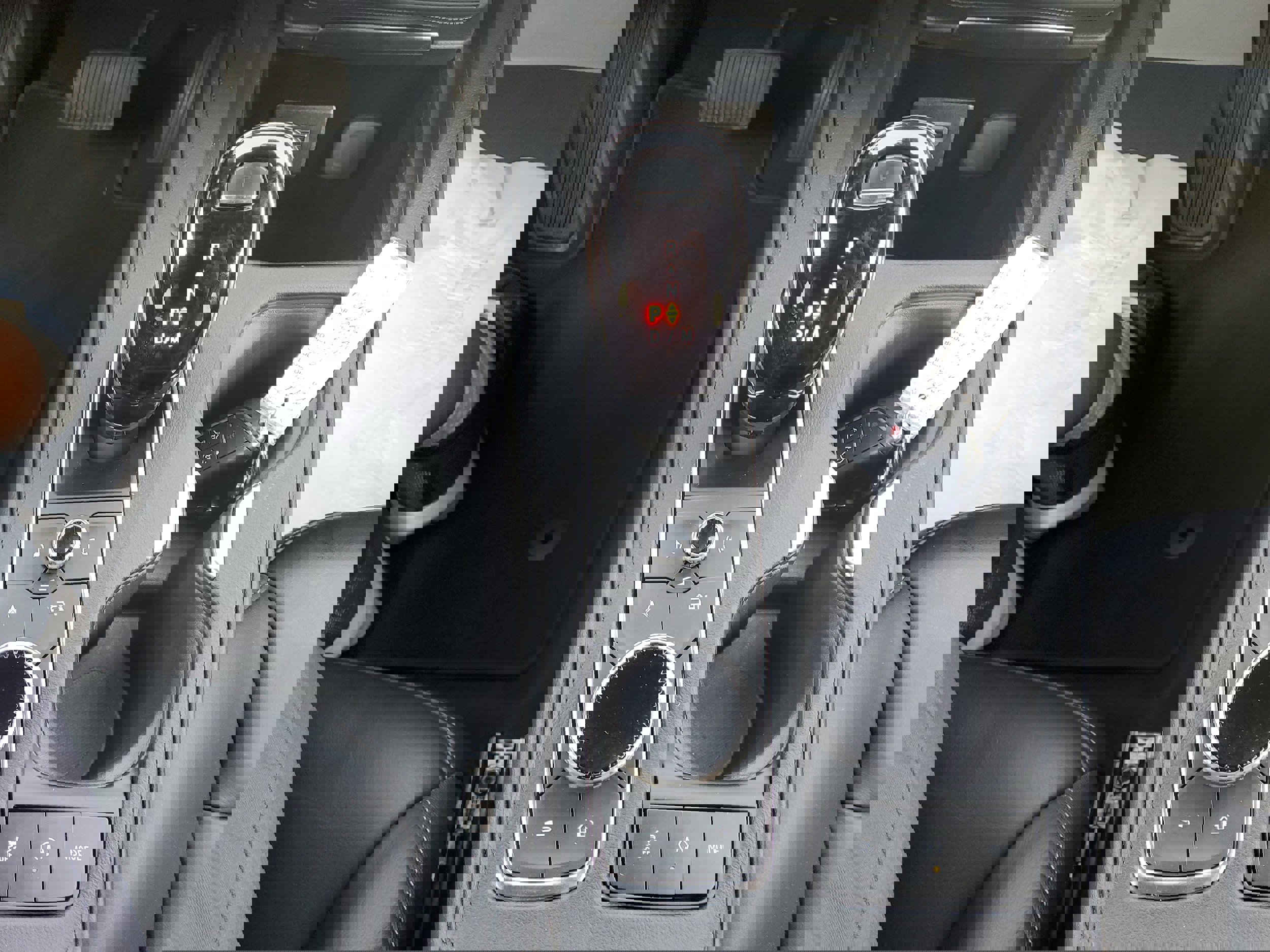 Used 2024 Cadillac XT4 Premium Luxury image 36