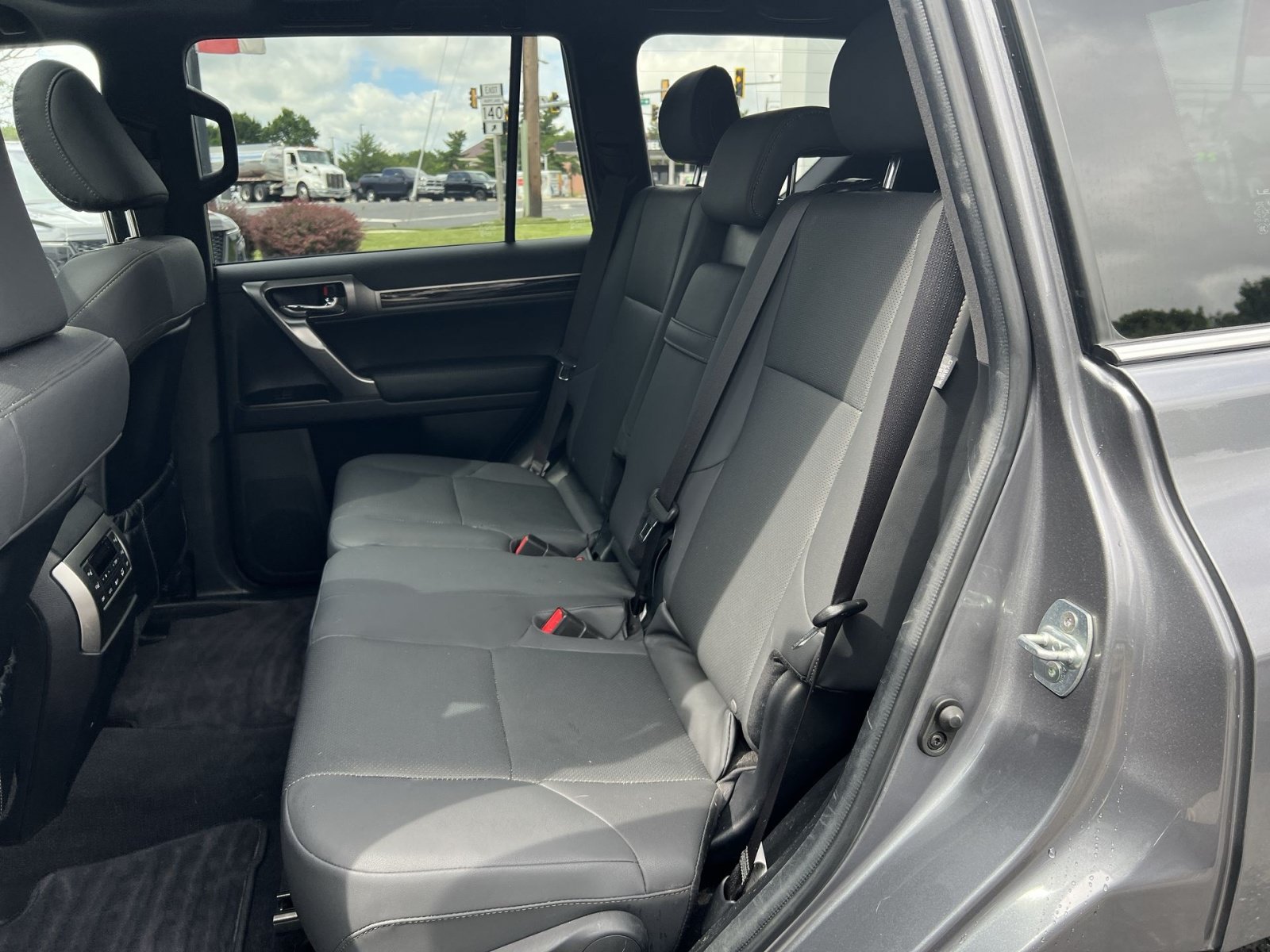 Used 2023 Lexus GX 460 Premium w/ Premium Package AWD/4WD image 25