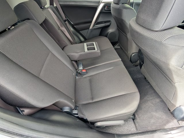 Used 2018 Toyota RAV4 LE FWD image 14