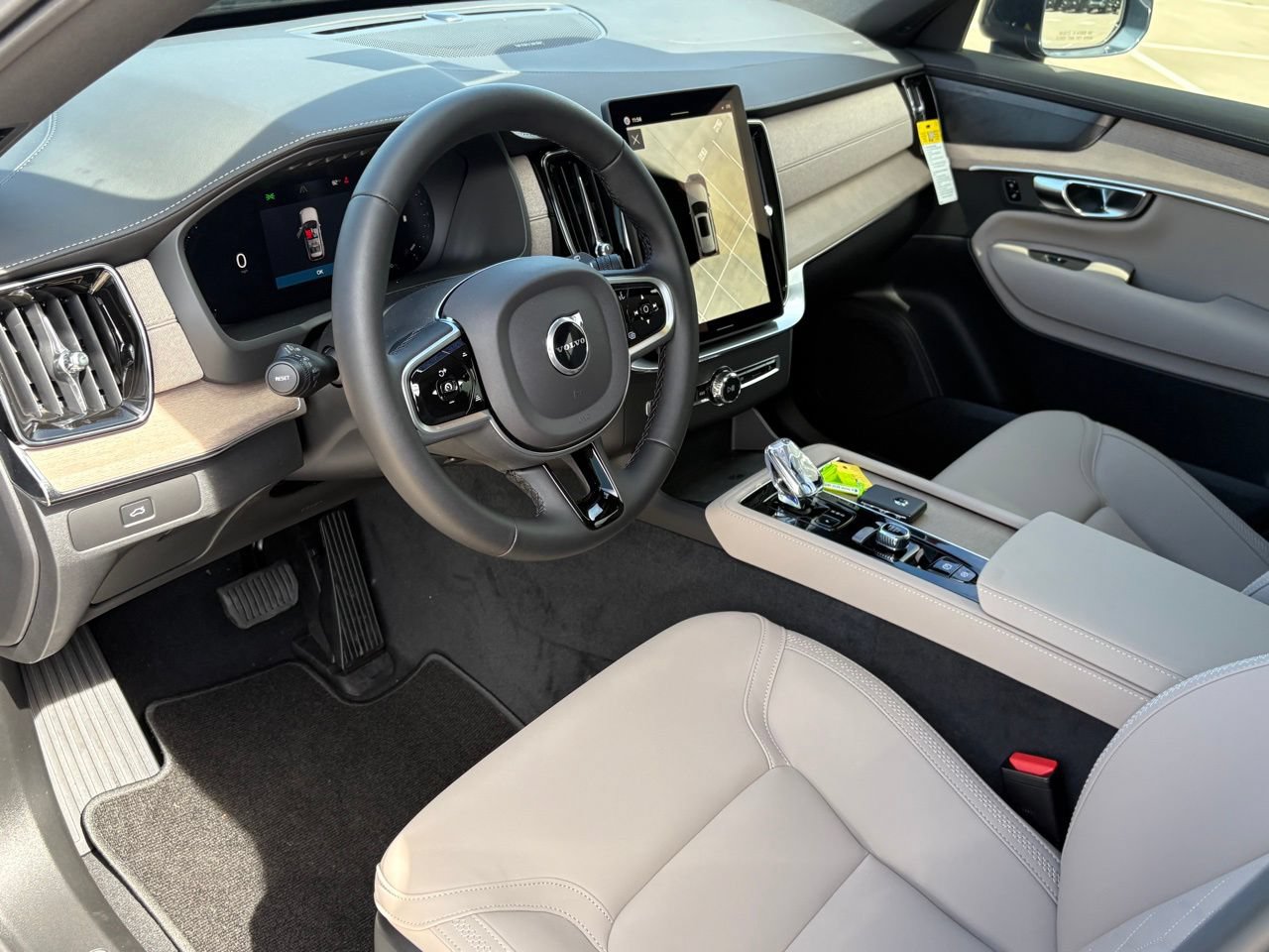 New 2026 Volvo XC90 B6 Plus w/ Protection Package Premier AWD/4WD image 14
