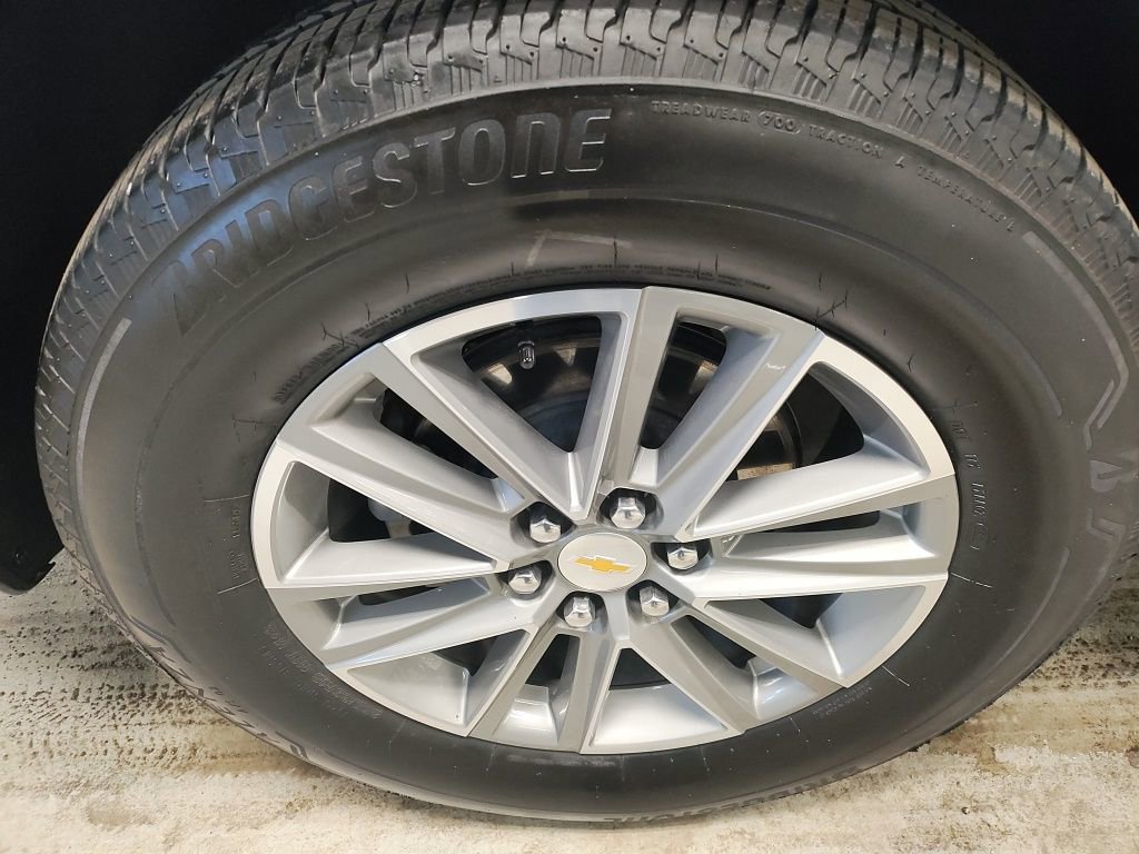 Used 2023 Chevrolet Traverse LT image 3