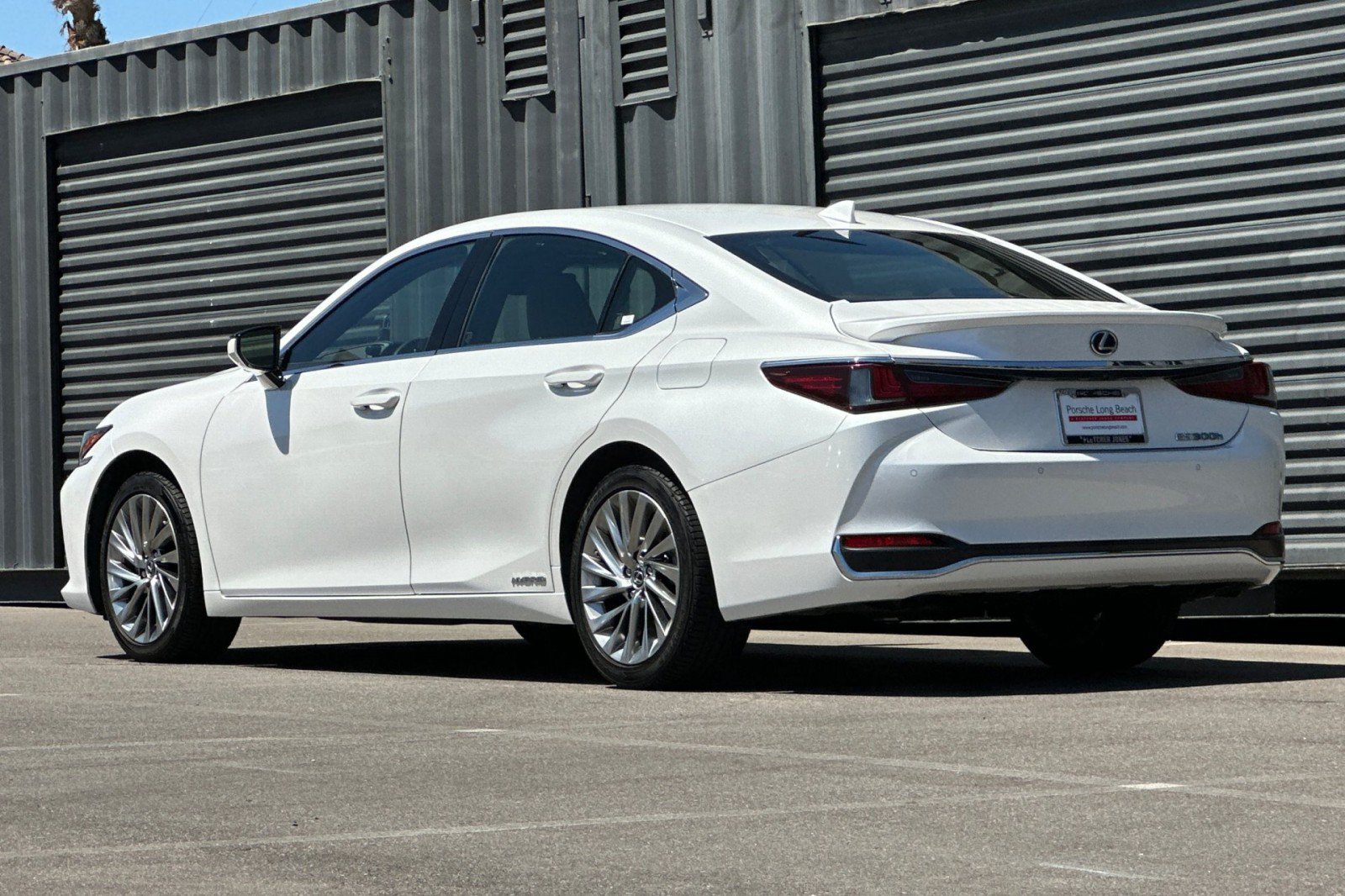 Used 2019 Lexus ES 300h Ultra Luxury w/ Accessory Package 2 FWD image 3
