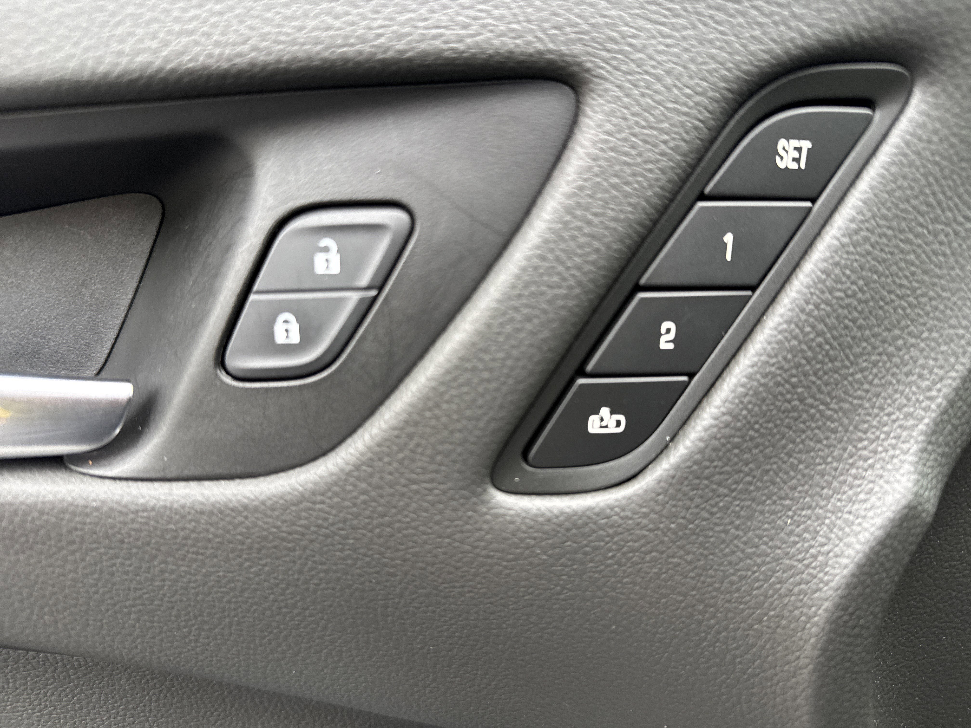 Used 2019 Buick Envision Essence image 16