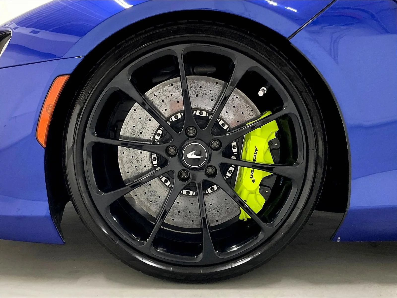 Used 2023 McLaren Artura RWD image 36