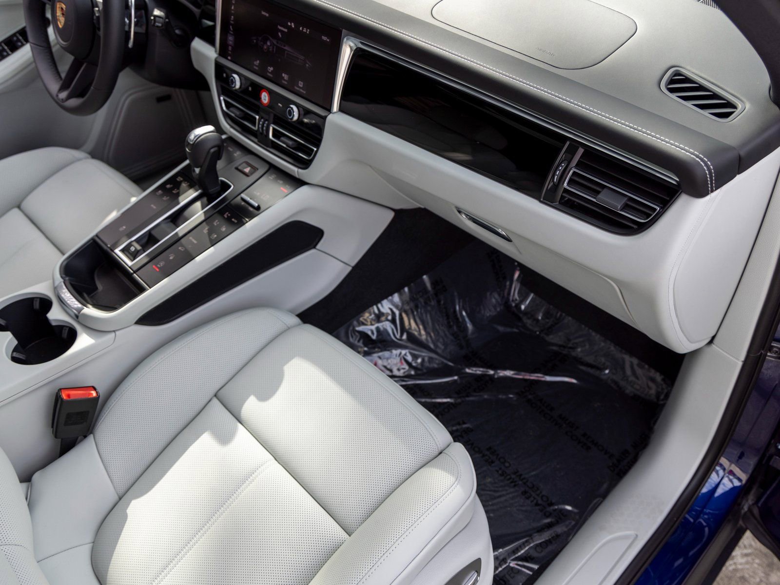 New 2025 Porsche Macan image 58