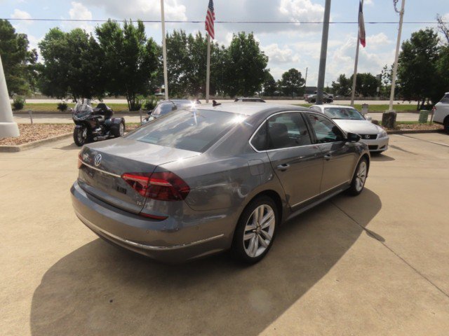 Used 2017 Volkswagen Passat 1.8T SEL Premium FWD image 9