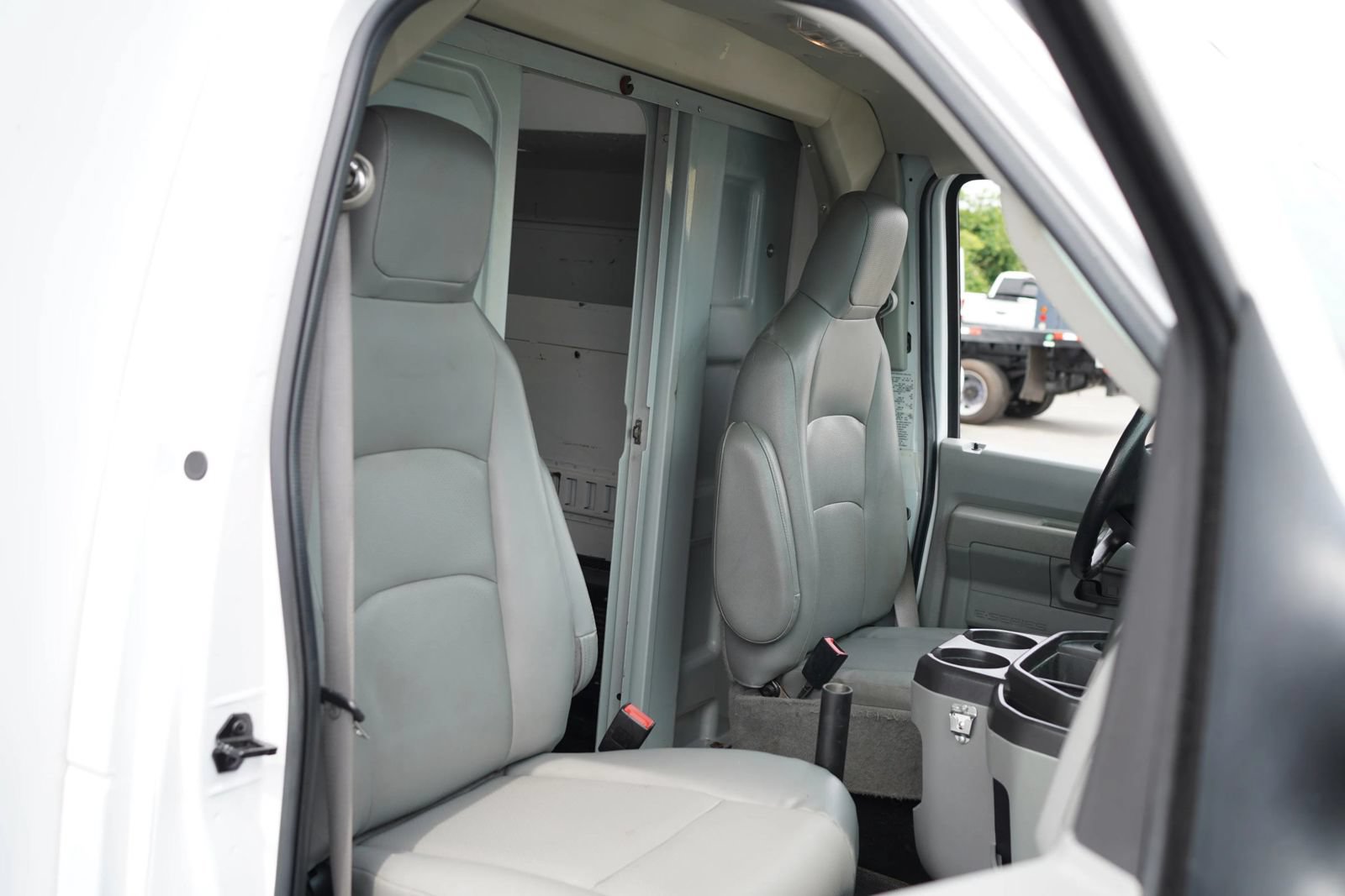 Used 2018 Ford E-450 and Econoline 450 Super Duty RWD image 30